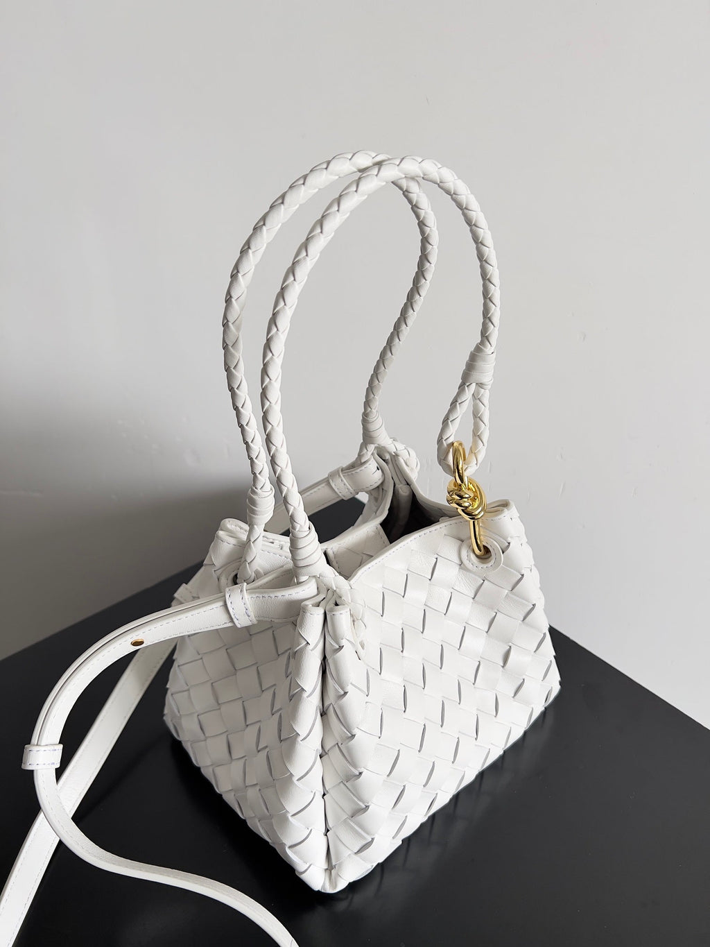 BOTTEGA VENETA BV Small Parachute 21 White Lambskin Ghw