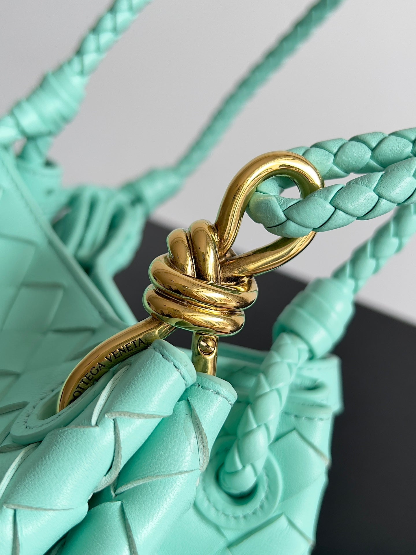 BOTTEGA VENETA BV Small Parachute 21 Green Oasis Lambskin Ghw