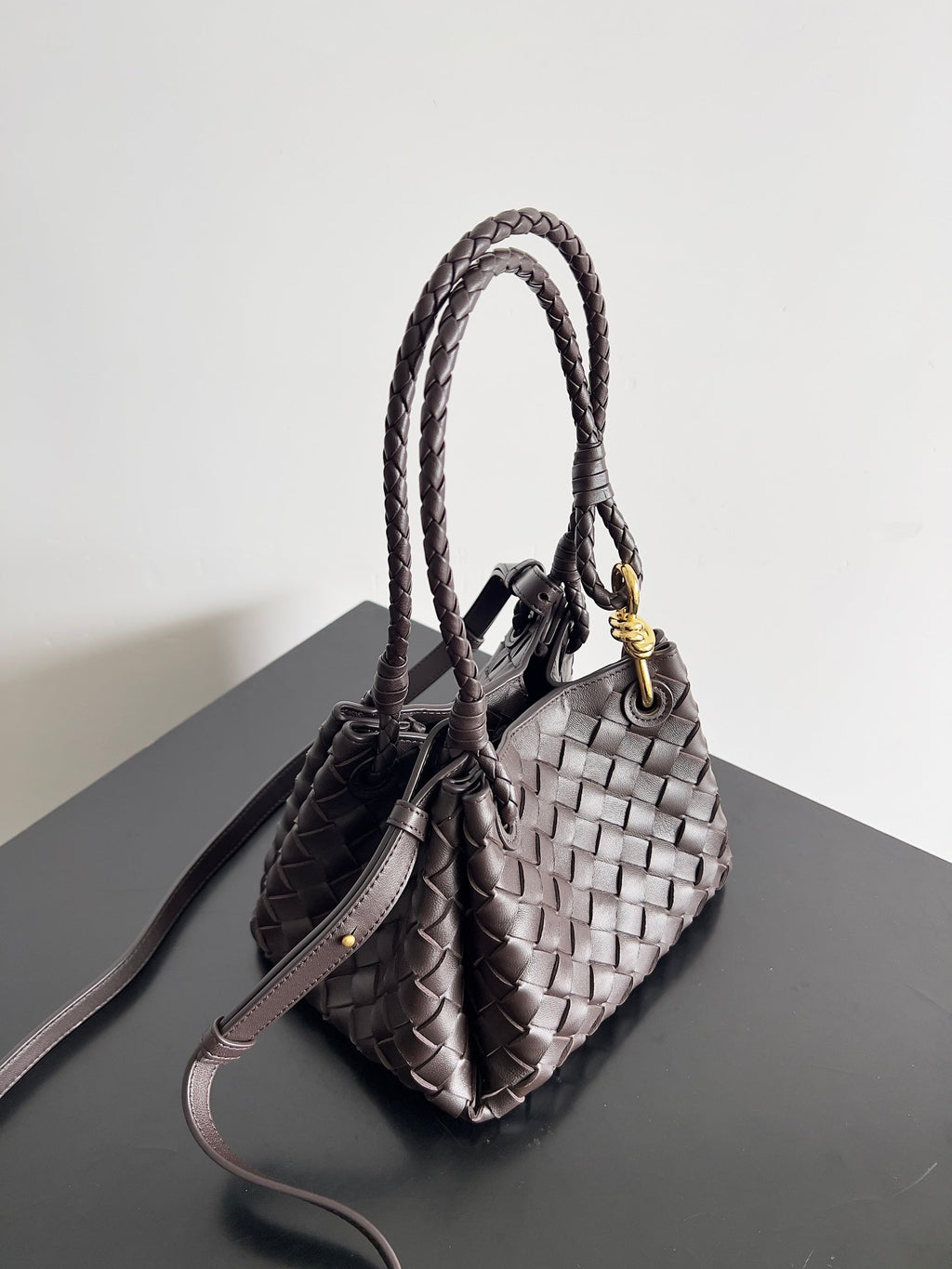 BOTTEGA VENETA BV Small Parachute 21 Chocolate Lambskin Ghw