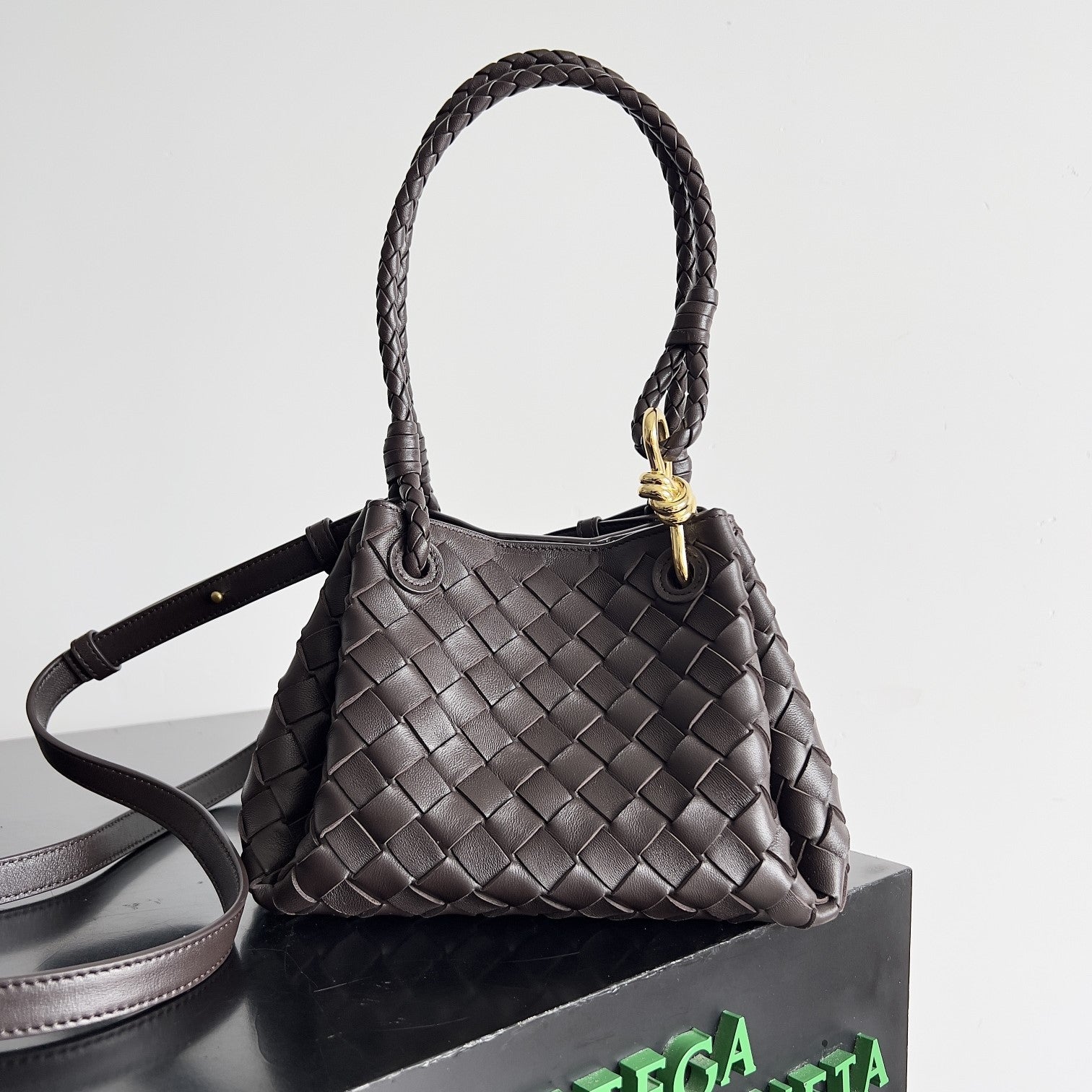 BOTTEGA VENETA BV Small Parachute 21 Chocolate Lambskin Ghw