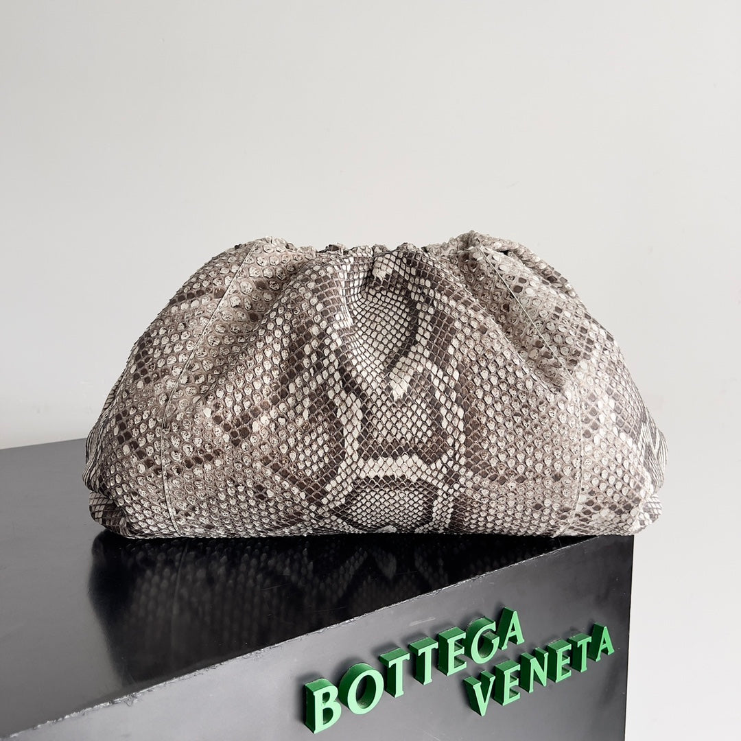 BOTTEGA VENETA POUCH CLUTCH 38 IN SNAKE PATTERN CALFSKIN