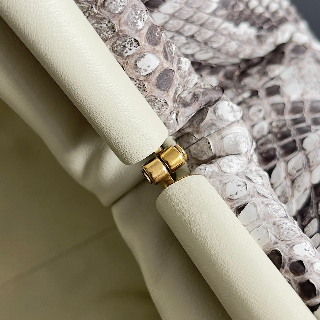 BOTTEGA VENETA POUCH CLUTCH 38 IN SNAKE PATTERN CALFSKIN