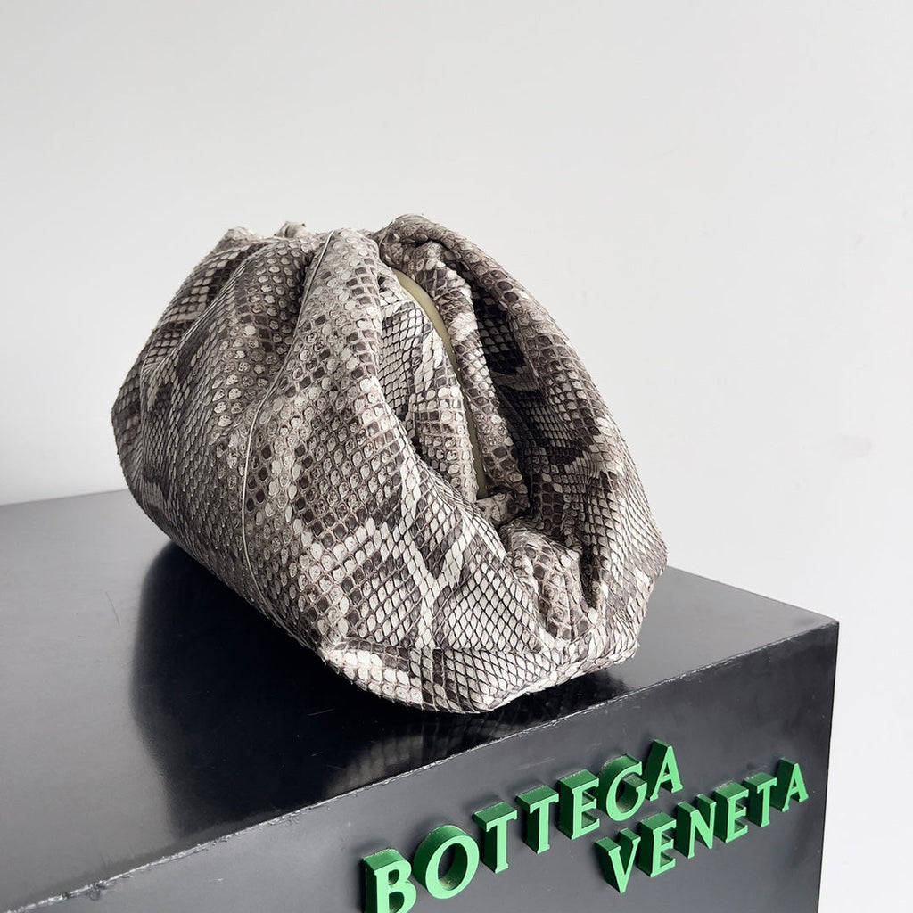 BOTTEGA VENETA POUCH CLUTCH 38 IN SNAKE PATTERN CALFSKIN