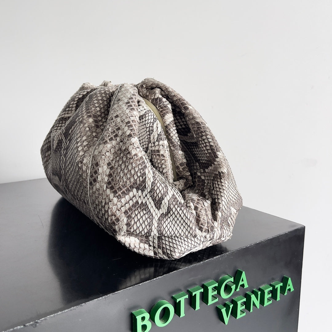 BOTTEGA VENETA POUCH CLUTCH 38 IN SNAKE PATTERN CALFSKIN