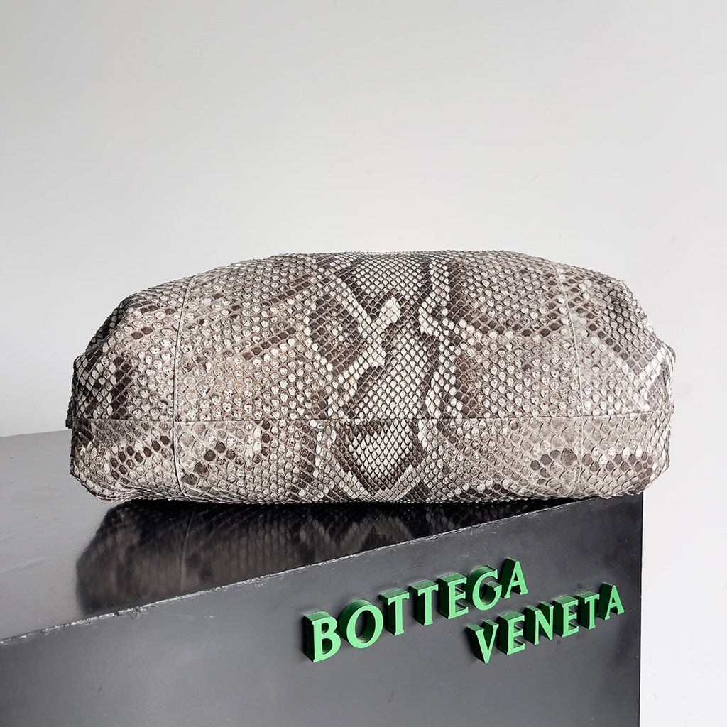 BOTTEGA VENETA POUCH CLUTCH 38 IN SNAKE PATTERN CALFSKIN