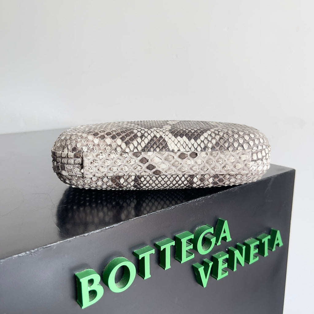 BOTTEGA VENETA KNOT CHAIN CLUTCH 20.5 IN SNAKE PATTERN CALFSKIN