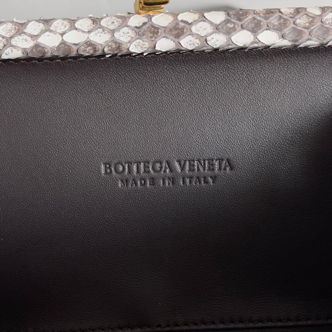 BOTTEGA VENETA KNOT CHAIN CLUTCH 20.5 IN SNAKE PATTERN CALFSKIN