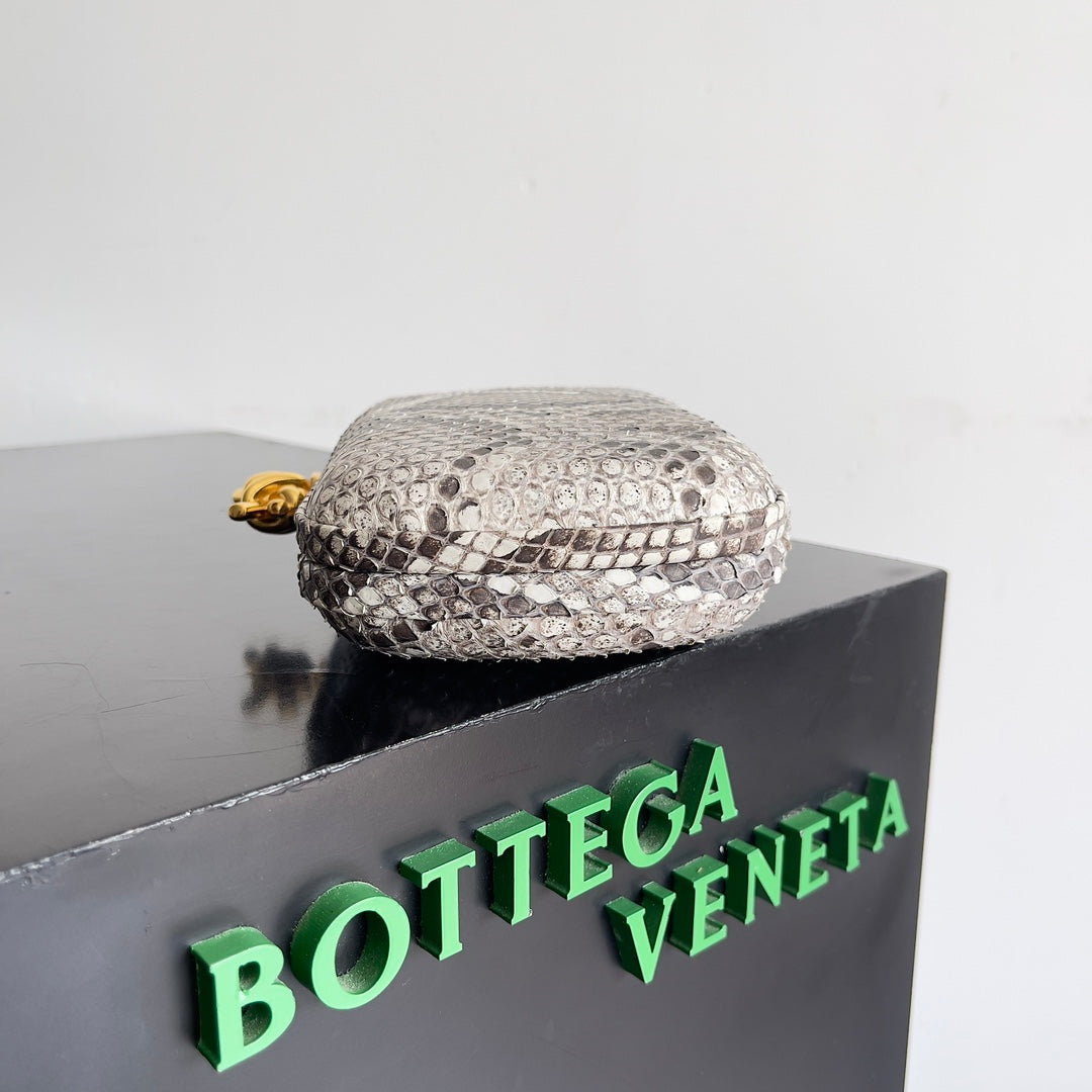 BOTTEGA VENETA KNOT CHAIN CLUTCH 20.5 IN SNAKE PATTERN CALFSKIN