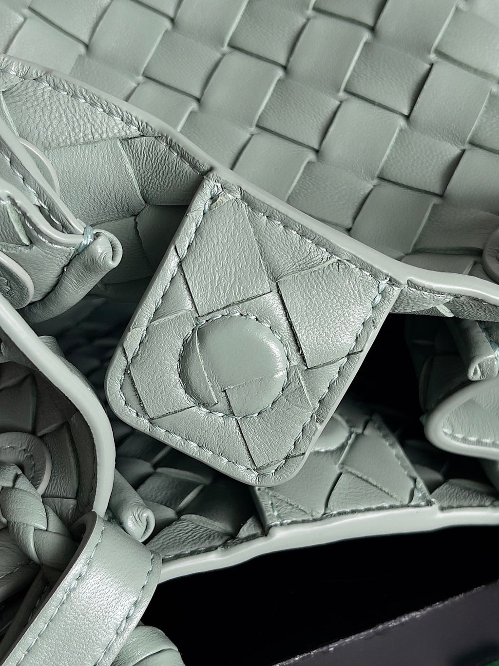 BOTTEGA VENETA BV Small Parachute 21 Seafoam Lambskin Ghw