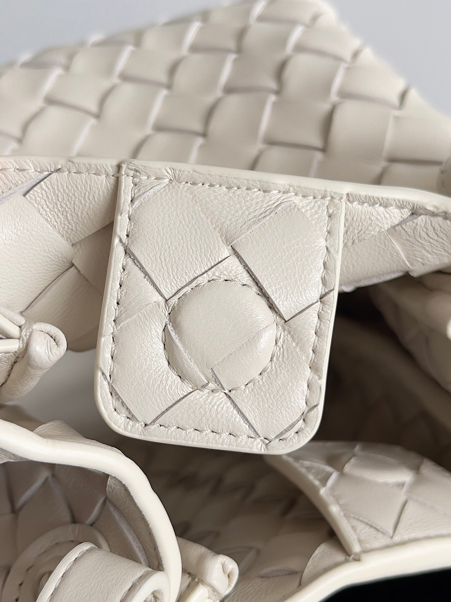 BOTTEGA VENETA BV Small Parachute 21 Sea Salt Lambskin Ghw