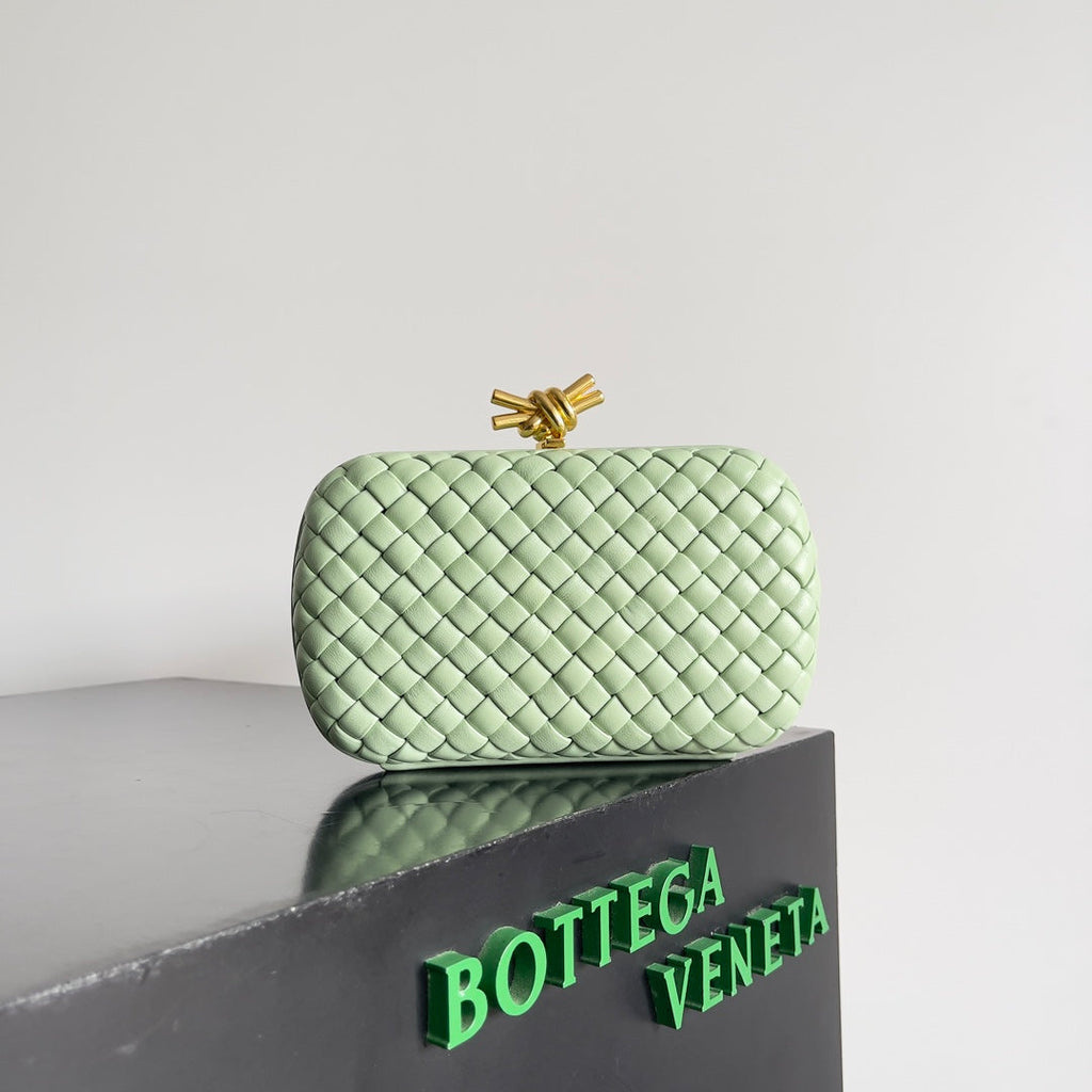 BOTTEGA VENETA KNOT CHAIN CLUTCH 20.5 IN LIGHT GREEN LAMBSKIN