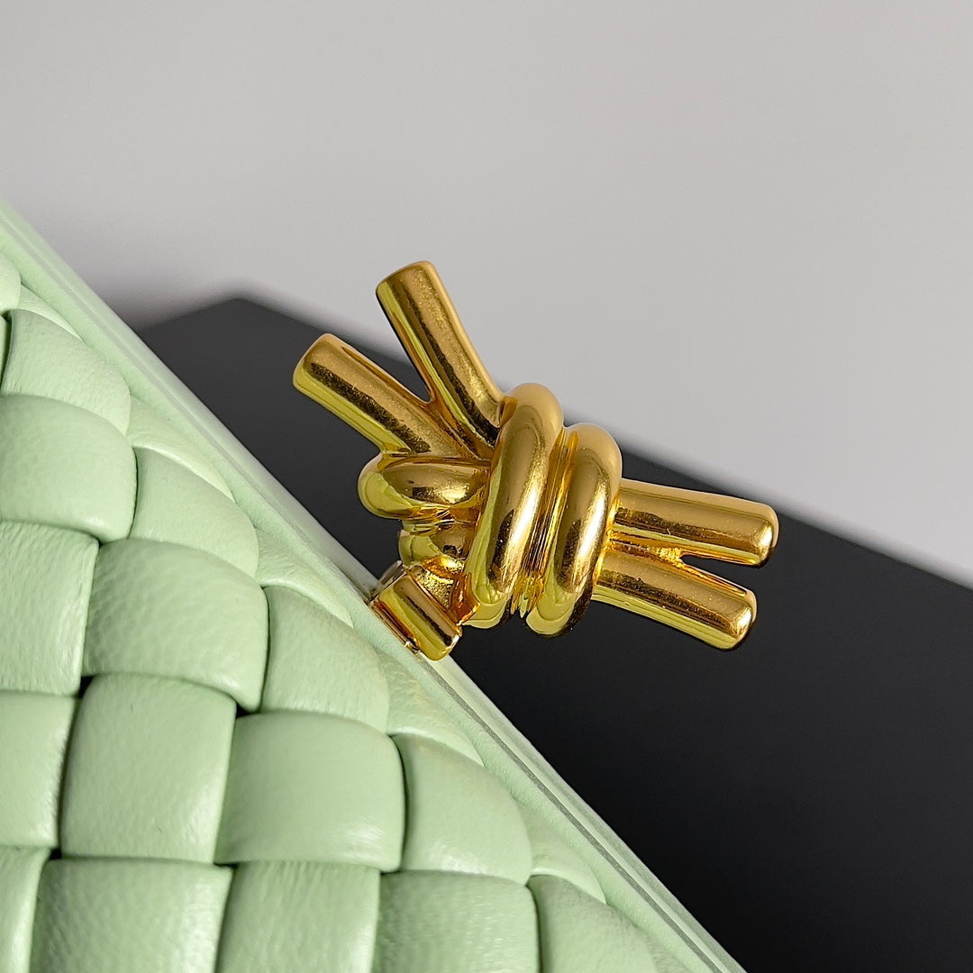 BOTTEGA VENETA KNOT CHAIN CLUTCH 20.5 IN LIGHT GREEN LAMBSKIN