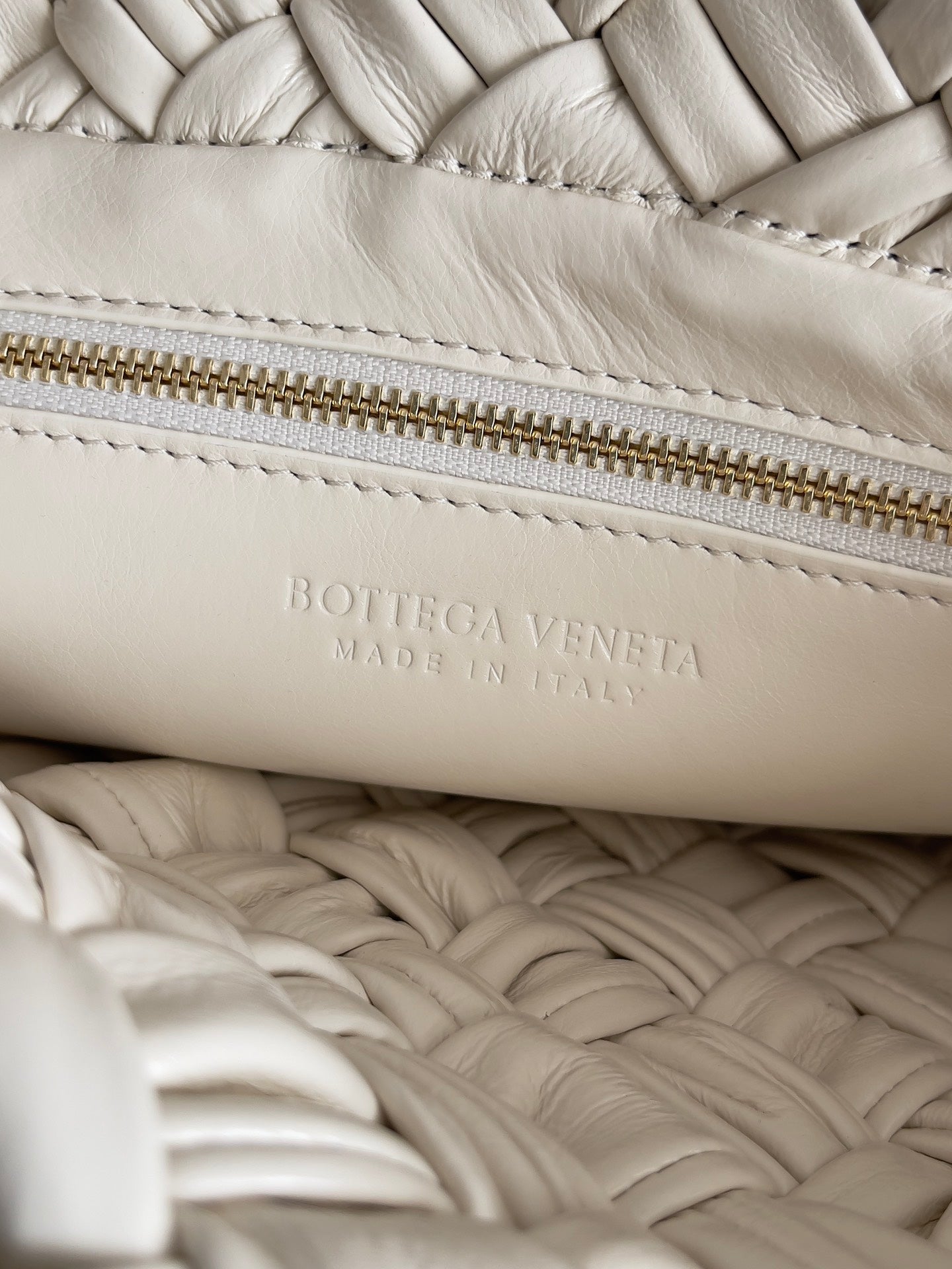 BOTTEGA VENETA KALIMERO CITTÀ 25 IN OFF WHITE CALFSKIN