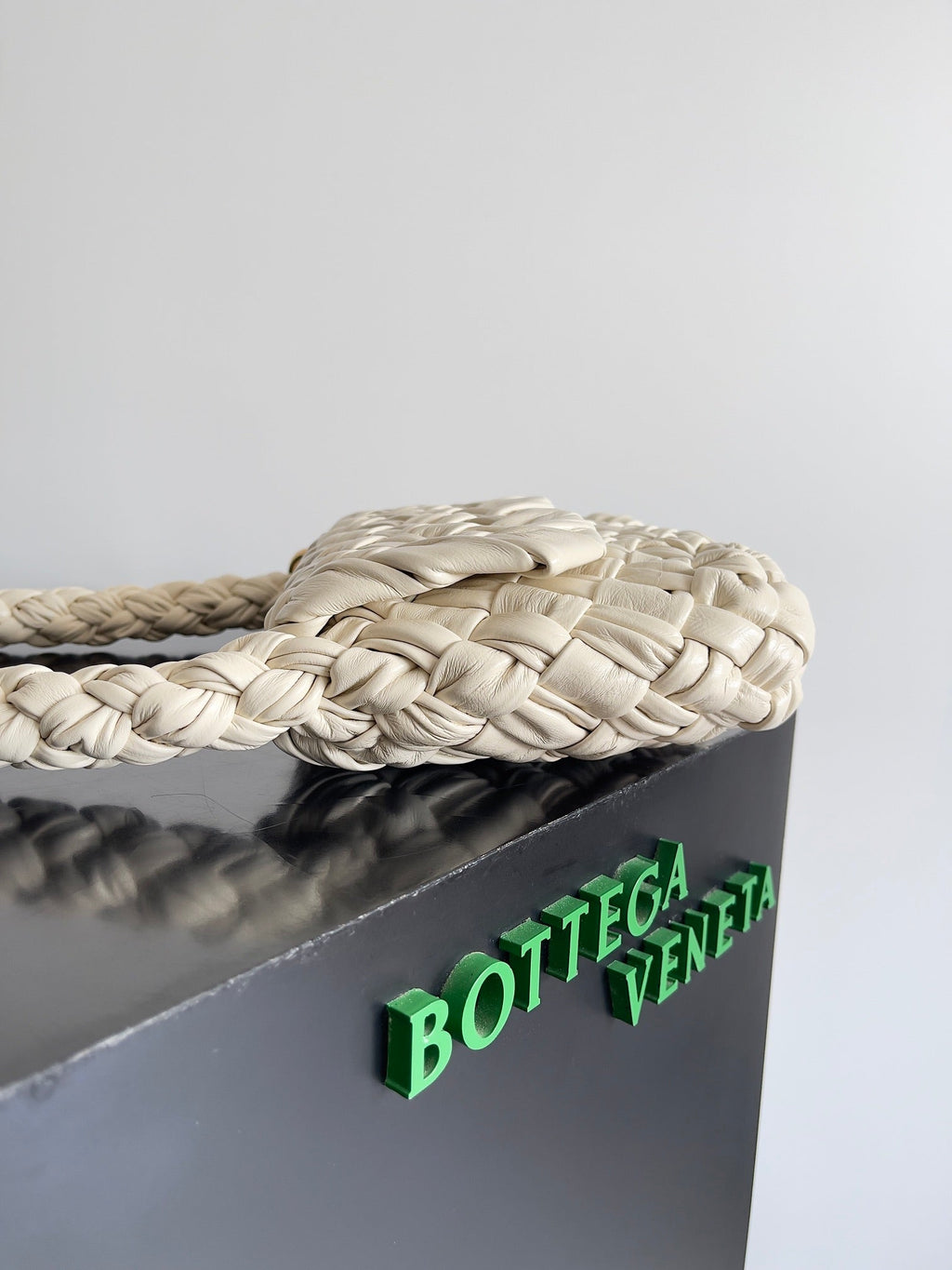 BOTTEGA VENETA KALIMERO CITTÀ 25 IN OFF WHITE CALFSKIN
