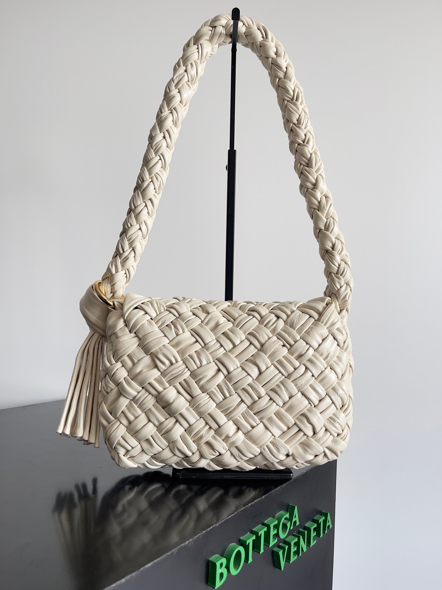 BOTTEGA VENETA KALIMERO CITTÀ 25 IN OFF WHITE CALFSKIN