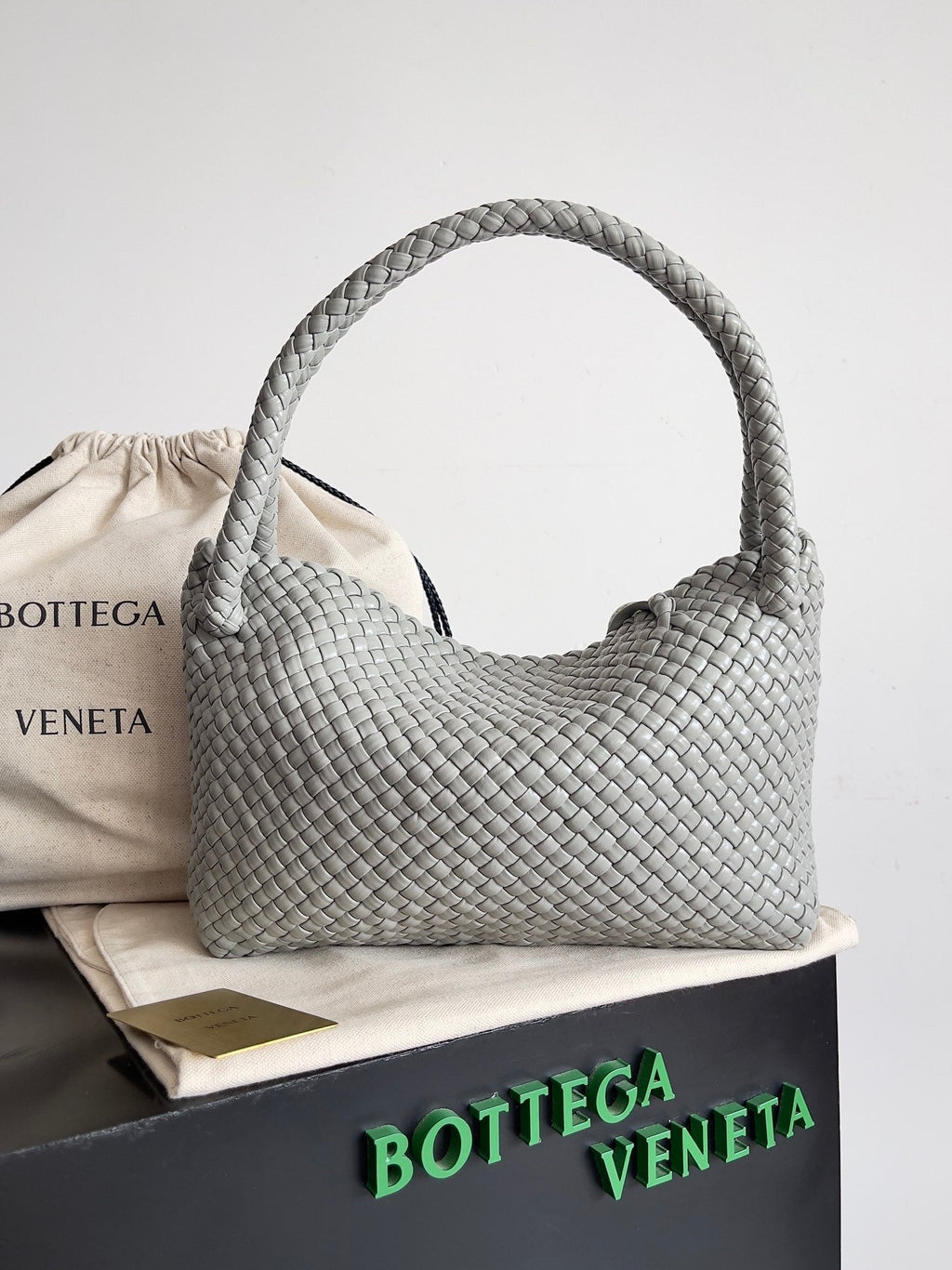 BOTTEGA VENETA TOSCA SHOULDER BAG 27 IN AGATE GREY LAMBSKIN WITH DALMATA STONE DETAIL