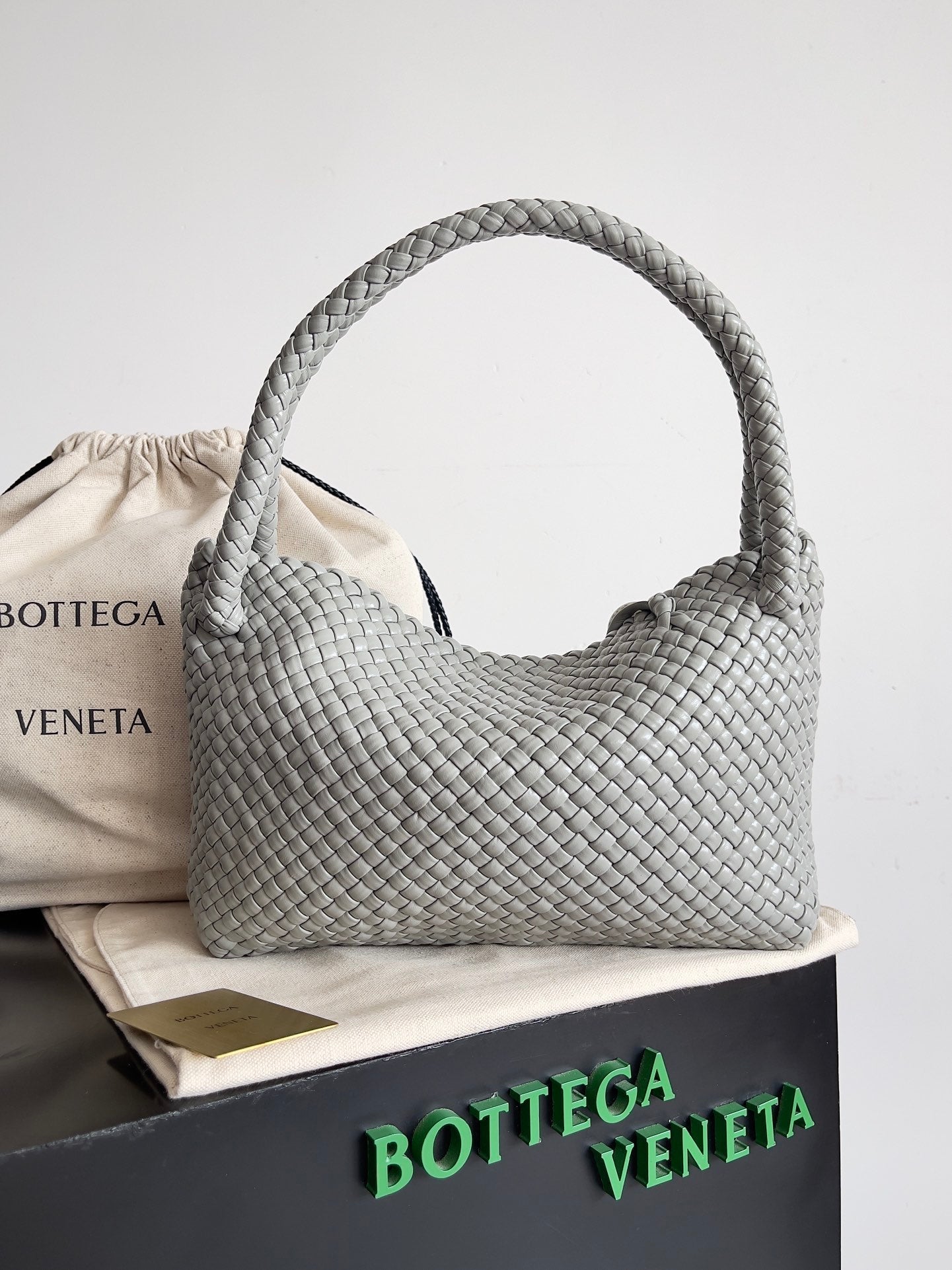 BOTTEGA VENETA TOSCA SHOULDER BAG 27 IN AGATE GREY LAMBSKIN WITH DALMATA STONE DETAIL