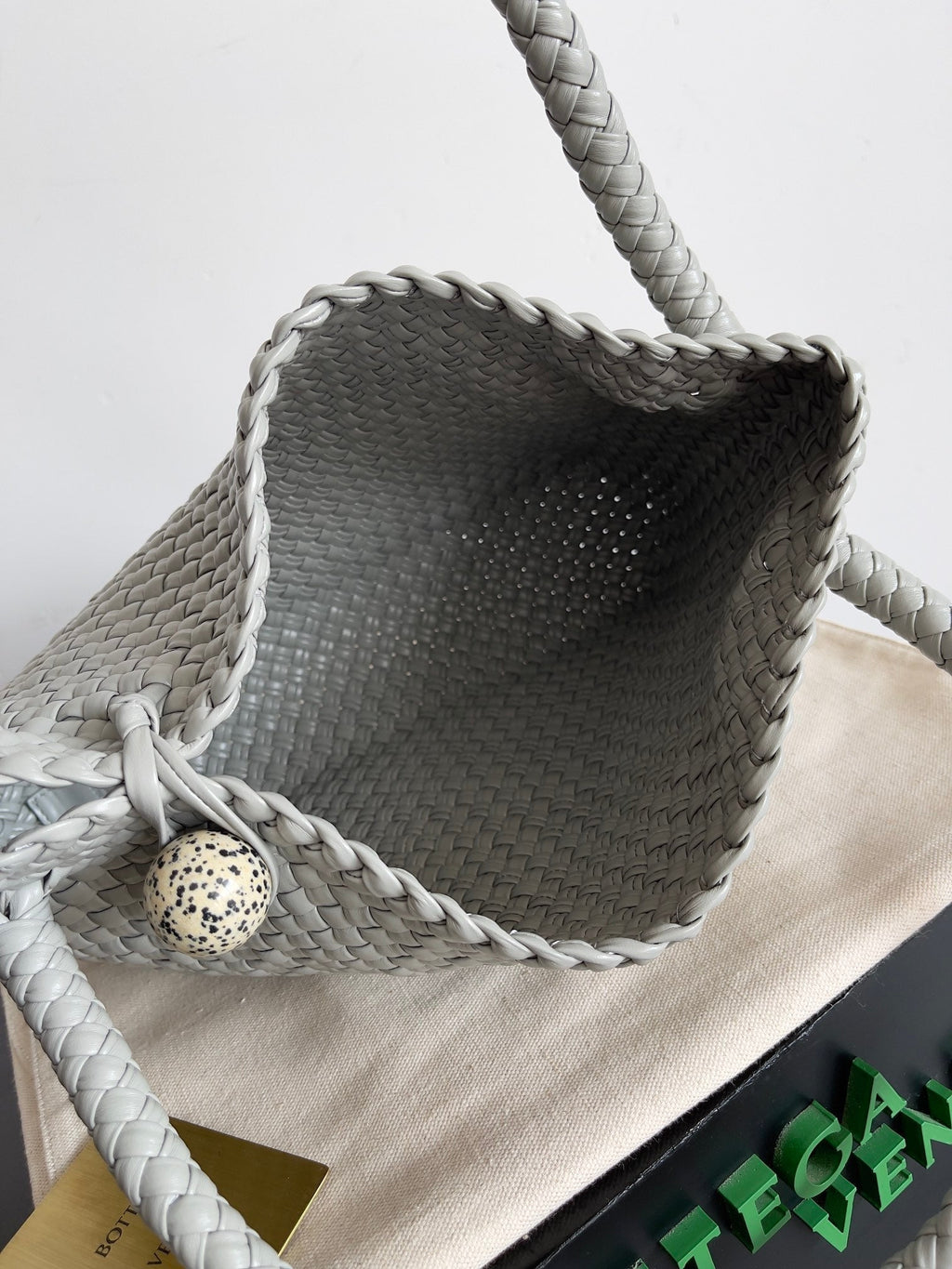 BOTTEGA VENETA TOSCA SHOULDER BAG 27 IN AGATE GREY LAMBSKIN WITH DALMATA STONE DETAIL
