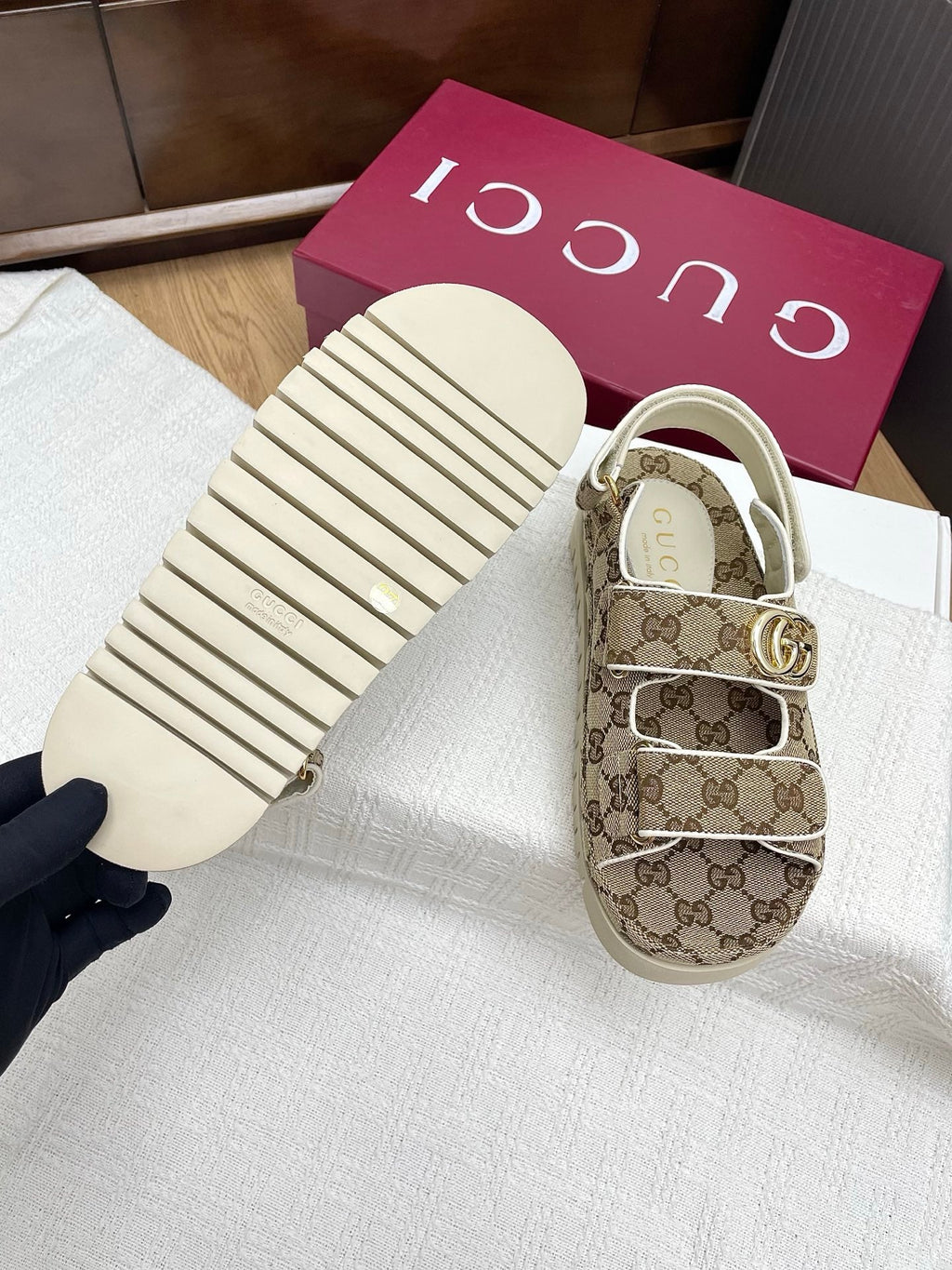 GUCCI CLASSIC SANDALS 25S IN BEIGE FABRIC WITH GOLD HARDWARE