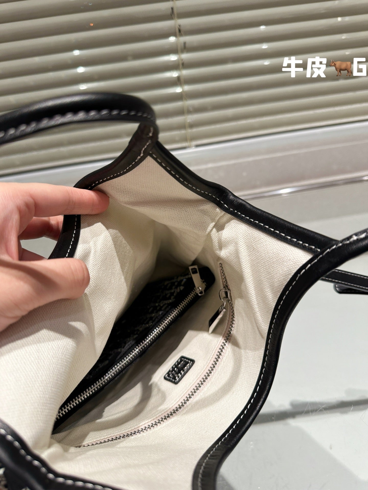 MIU MIU CRYSTAL TOTE 24 BAG IN BLACK CALFSKIN