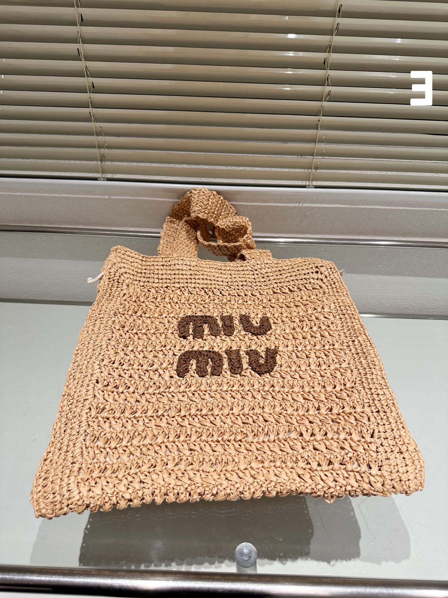 MIU MIU TOTE 38 BAG IN BEIGE BROWN STRAW WOVEN