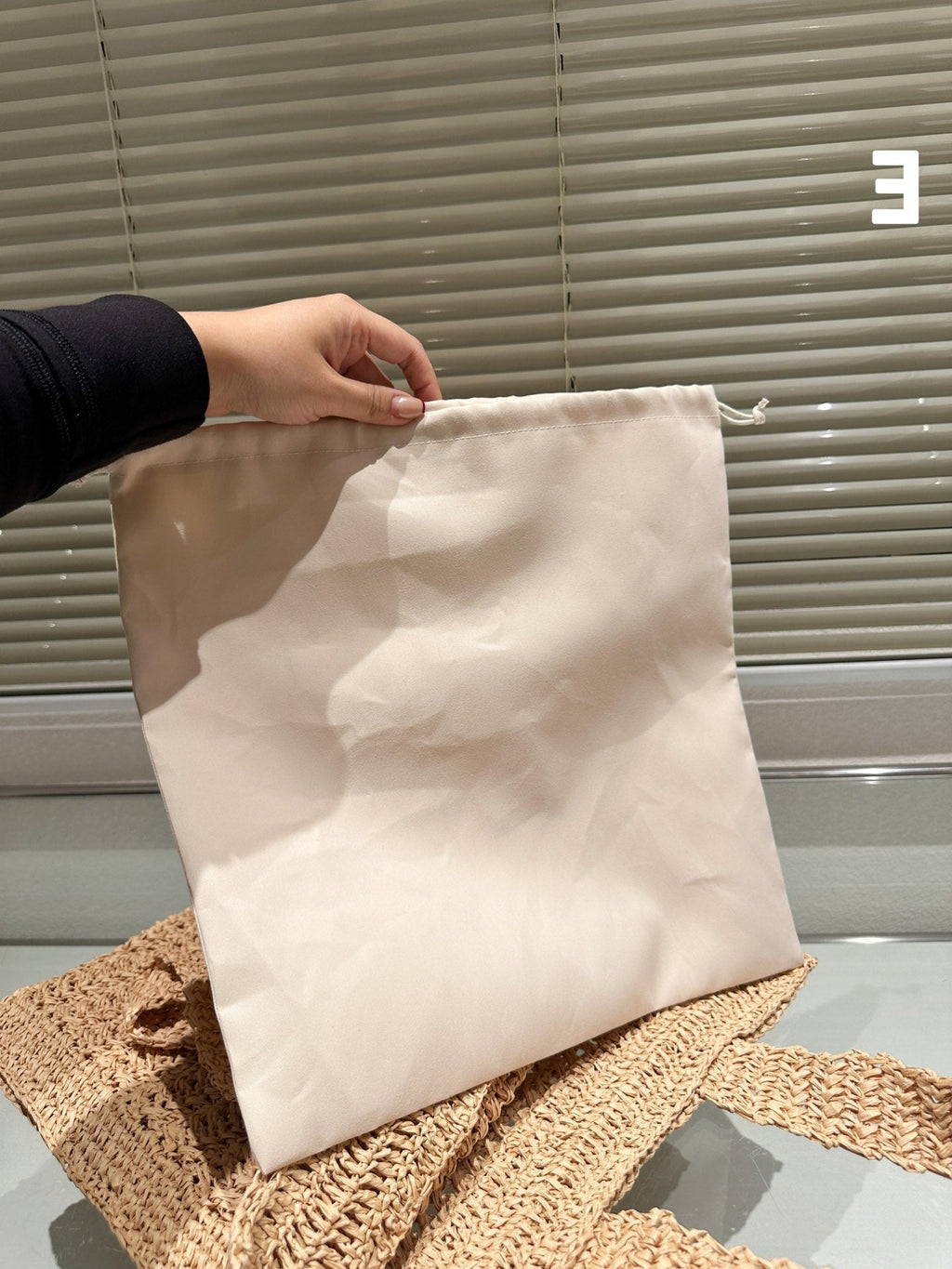 MIU MIU TOTE 38 BAG IN BEIGE BROWN STRAW WOVEN