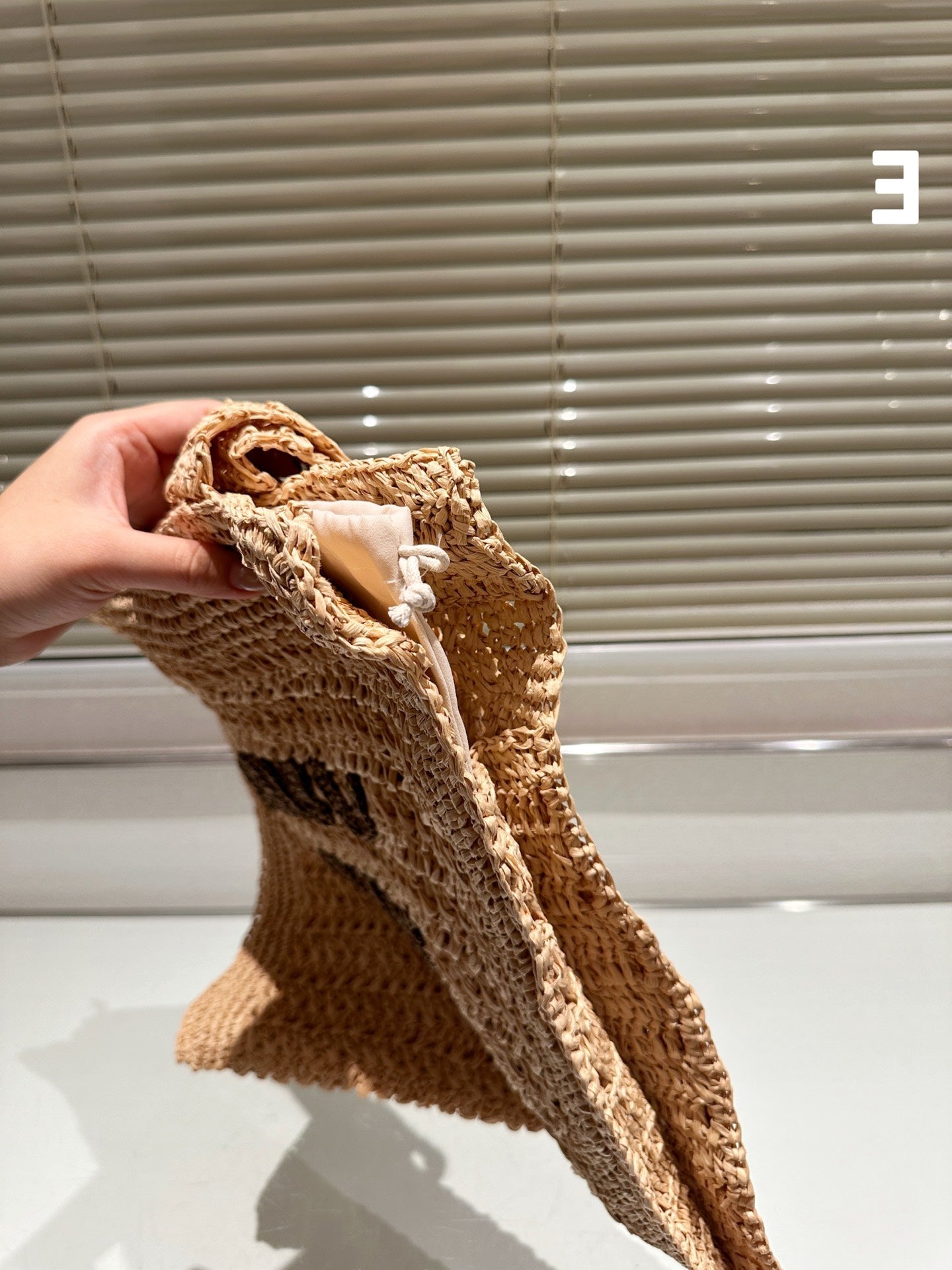 MIU MIU TOTE 38 BAG IN BEIGE BROWN STRAW WOVEN