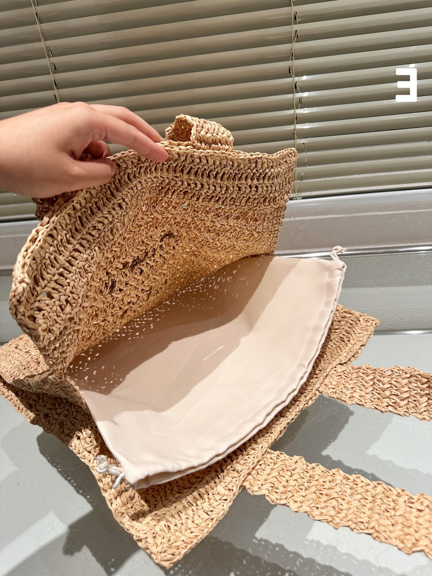 MIU MIU TOTE 38 BAG IN BEIGE BROWN STRAW WOVEN