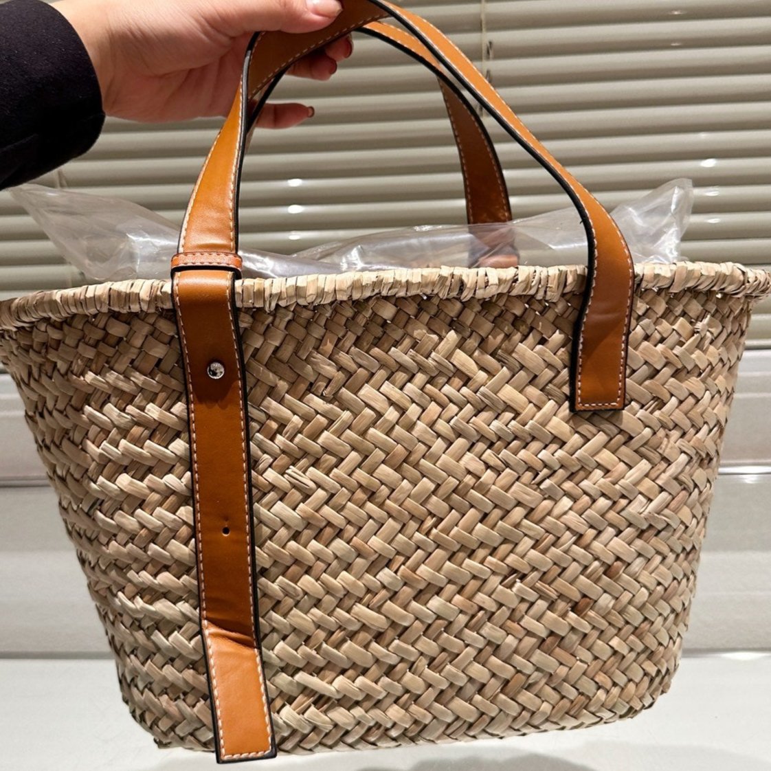 LOEWE LOE MEDIUM 28 BASKET BAG IN NATURAL RAFFIA