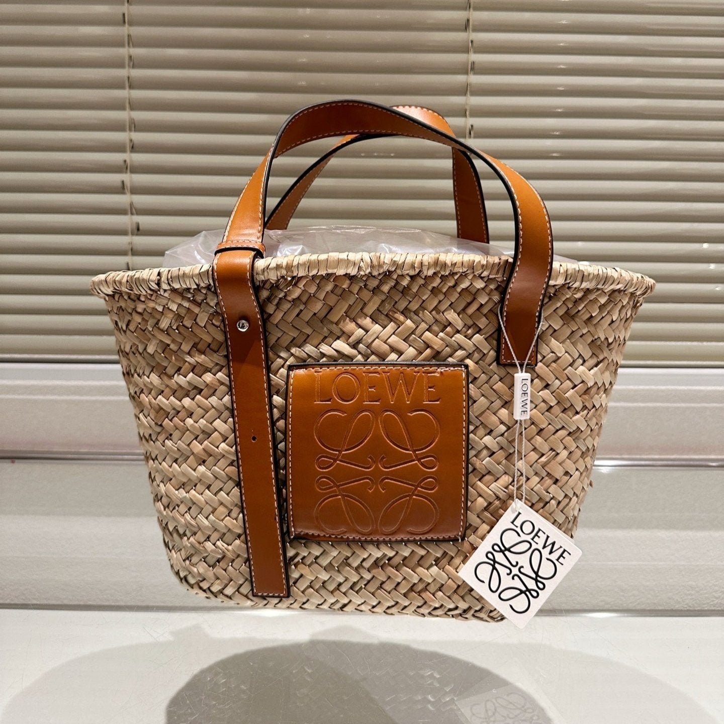 LOEWE LOE MEDIUM 28 BASKET BAG IN NATURAL RAFFIA