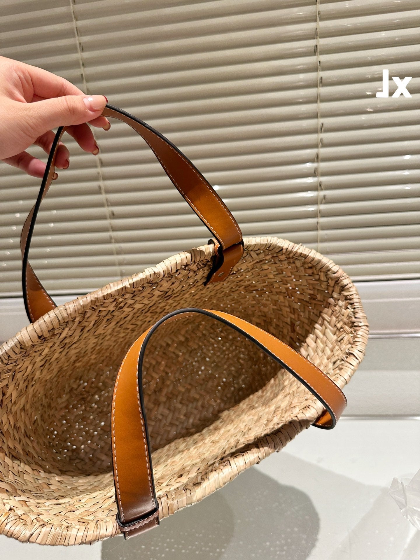 LOEWE LOE MEDIUM 28 BASKET BAG IN NATURAL RAFFIA