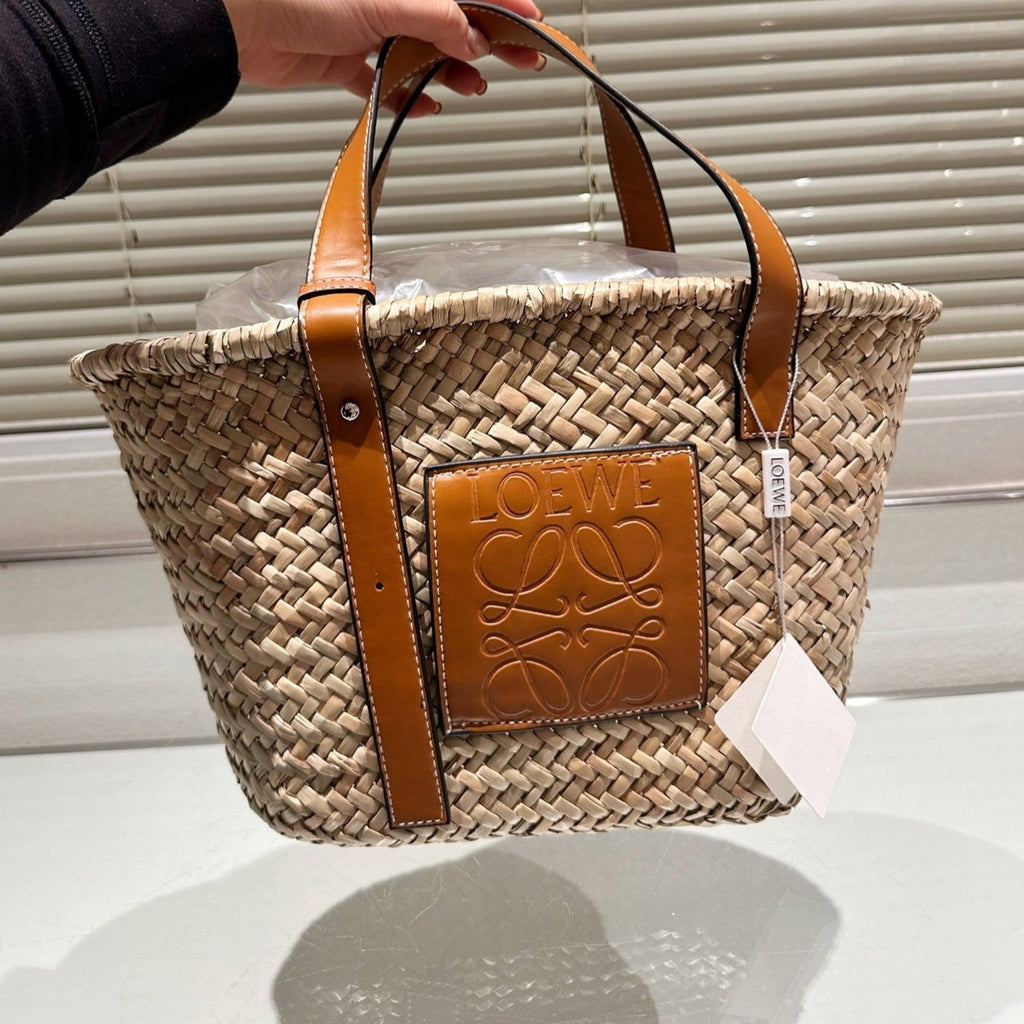 LOEWE LOE MEDIUM 28 BASKET BAG IN NATURAL RAFFIA