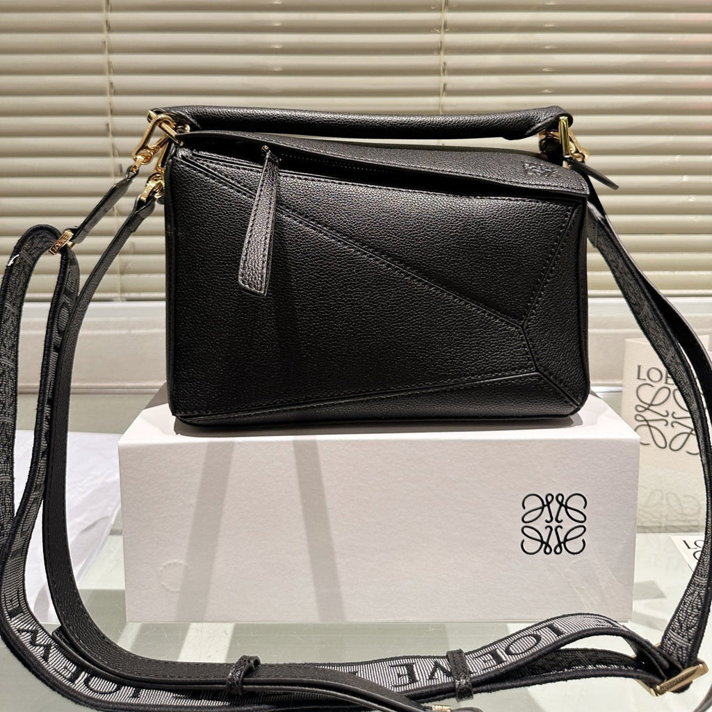 LOEWE LOE MEDIUM 25 PUZZLE BAG IN BLACK GRAINED CALFSKIN