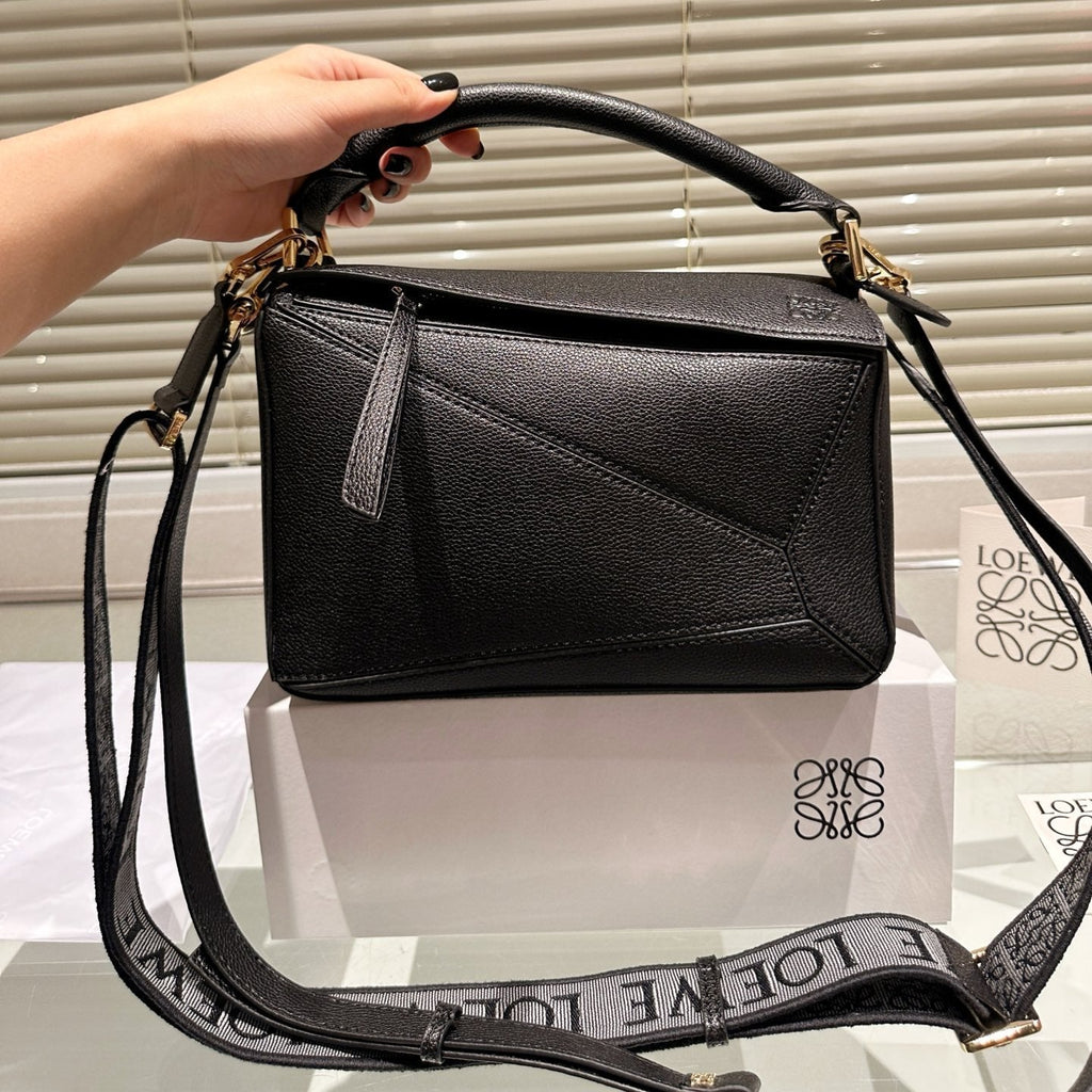 LOEWE LOE MEDIUM 25 PUZZLE BAG IN BLACK GRAINED CALFSKIN