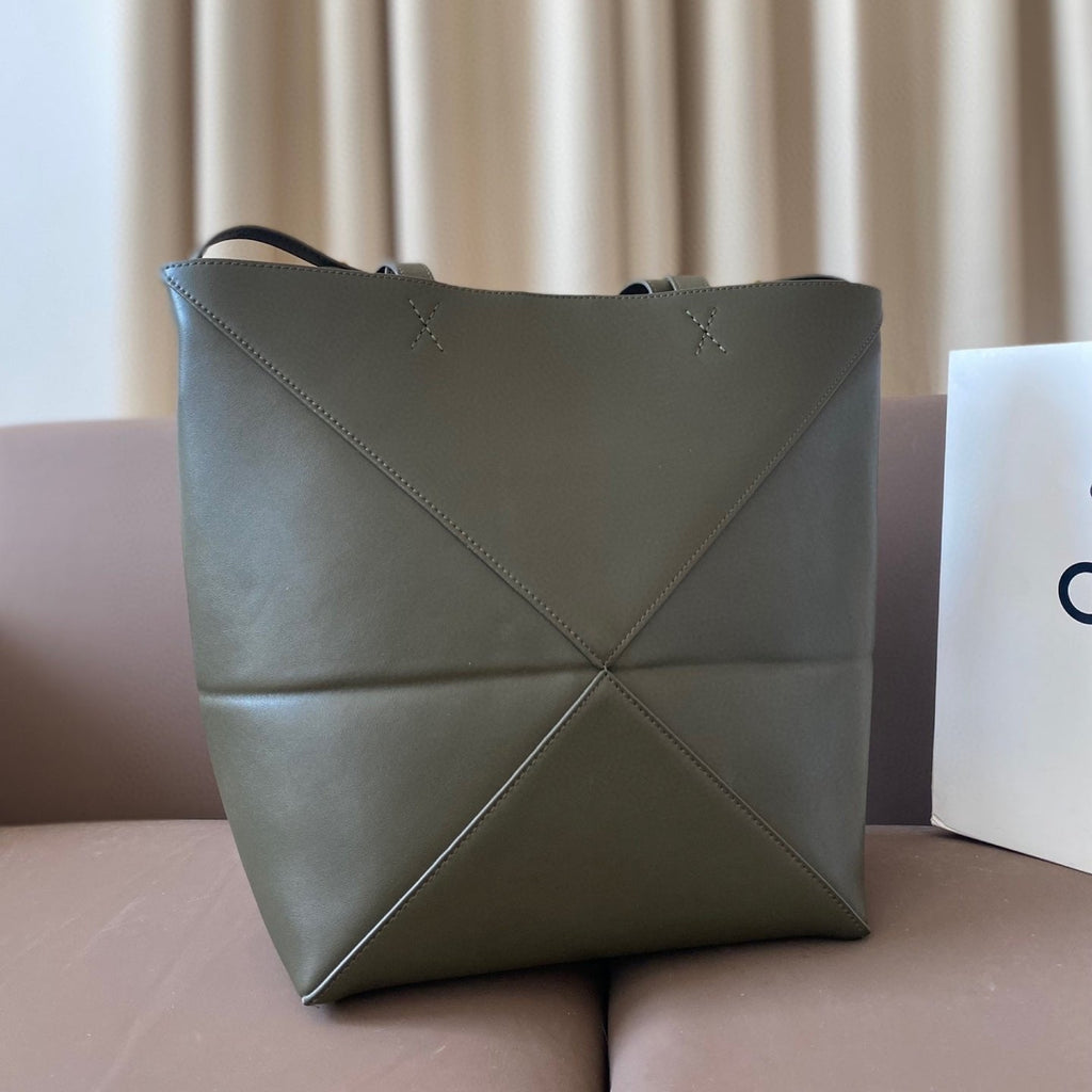 LOEWE LOE 32 MEDIUM PUZZLE FOLD TOTE IN DARK KHAKI GREEN SHINY CALFSKIN