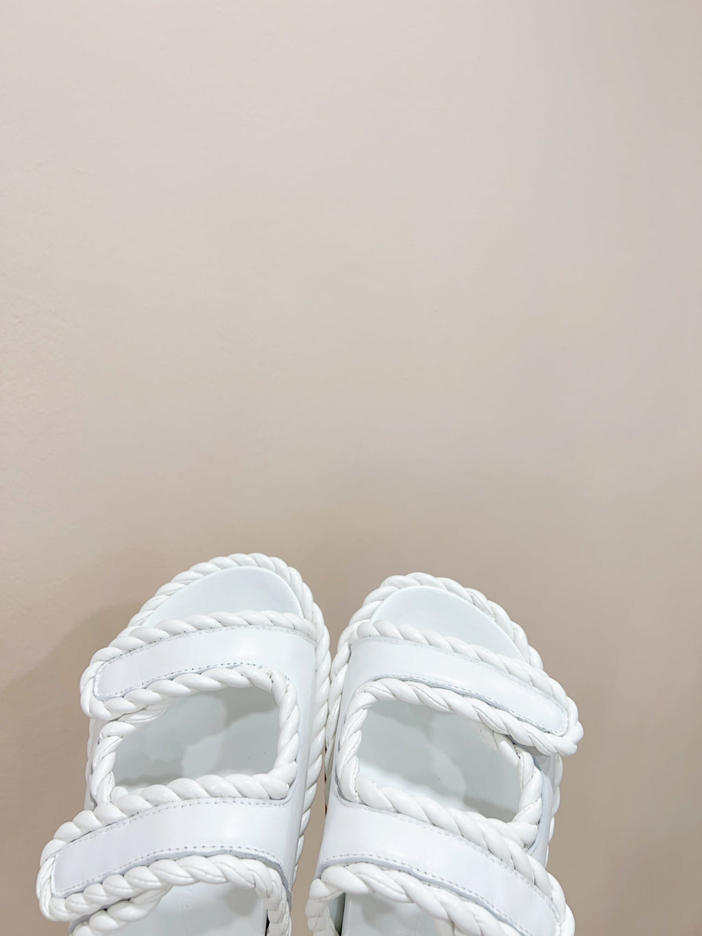 BOTTEGA VENETA REFINED DAD SANDAL IN WHITE LAMBSKIN MULE