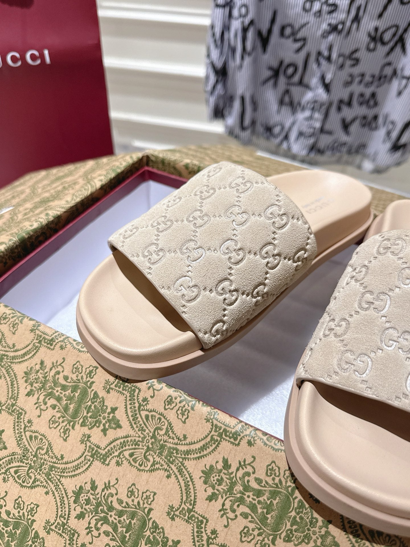 GUCCI SLIDES IN NUDE BEIGE SUEDE WITH EMBOSSED LOGO STYLE 2