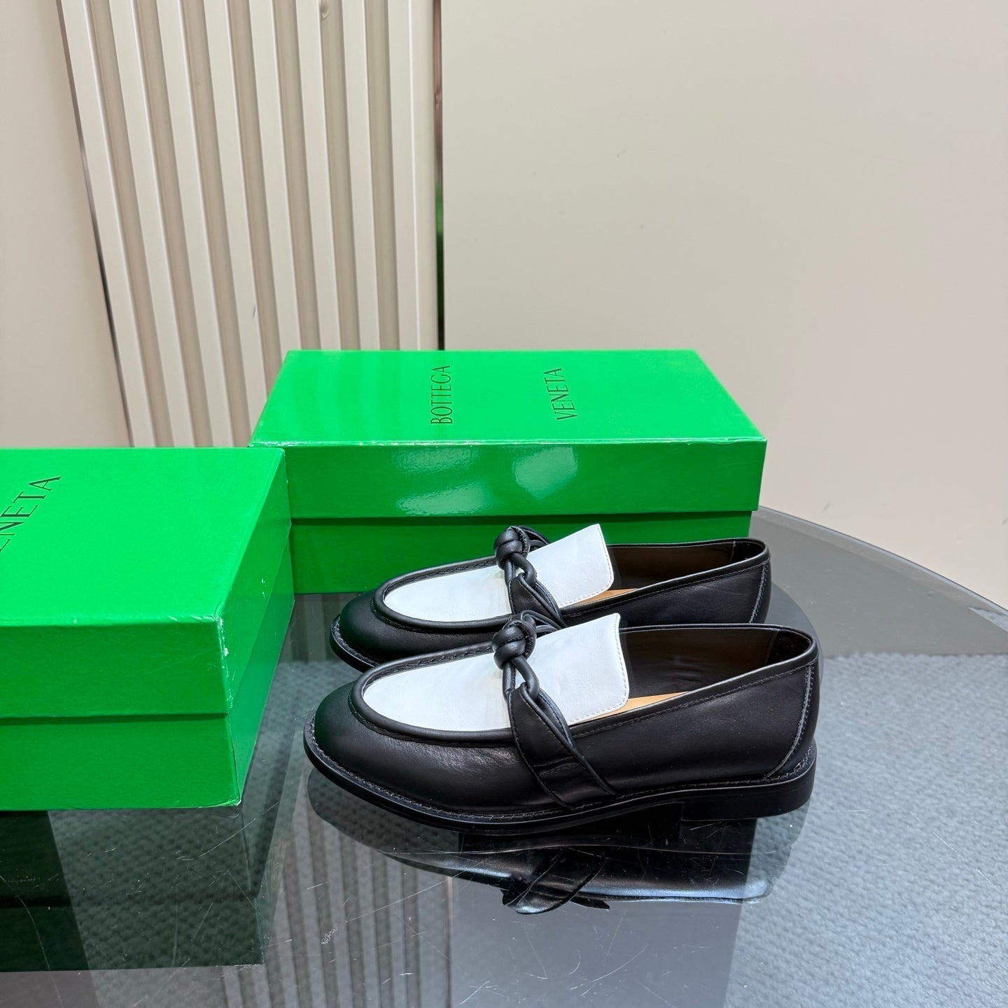 BOTTEGA VENETA ASTAIRE LOAFER IN WHITE MIX BLACK CALFSKIN