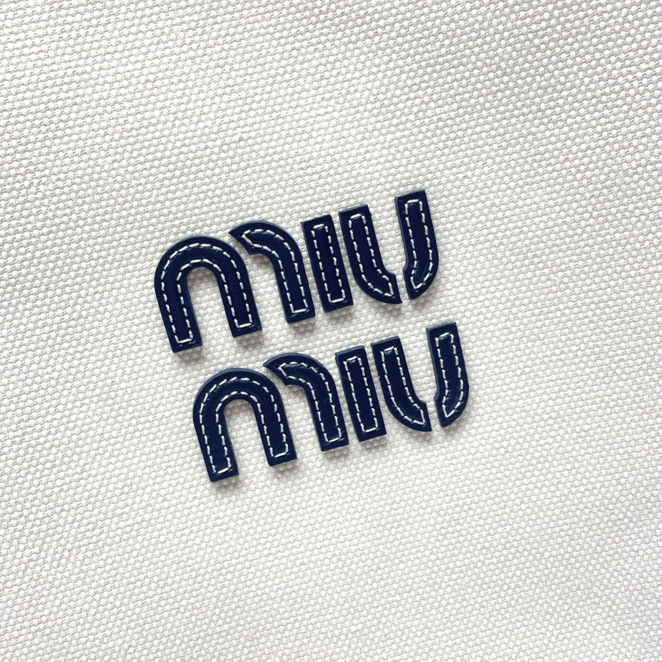 MIU MIU IVY TOTE BAG 40 IN WHITE CANVAS AND NAVY LEATHER TRIM