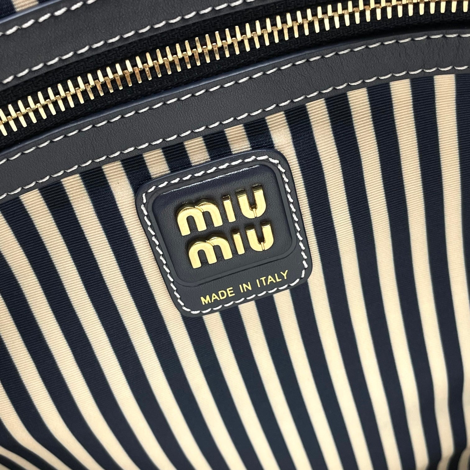MIU MIU IVY TOTE BAG 40 IN WHITE CANVAS AND NAVY LEATHER TRIM