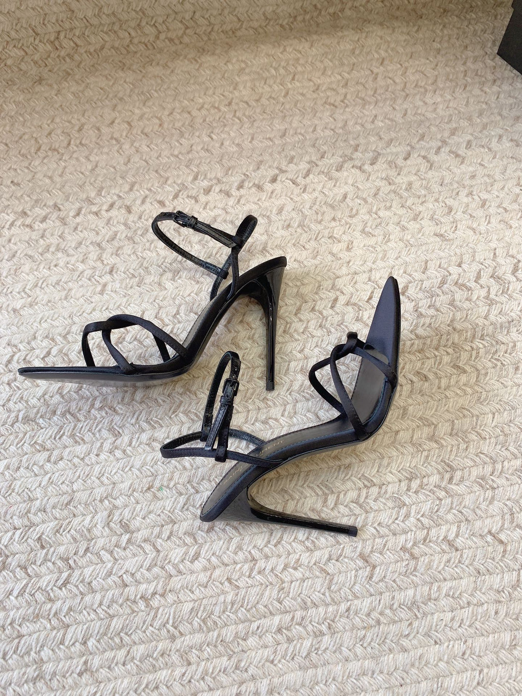 STRAPPY HIGH HEEL SANDALS IN BLACK SILK