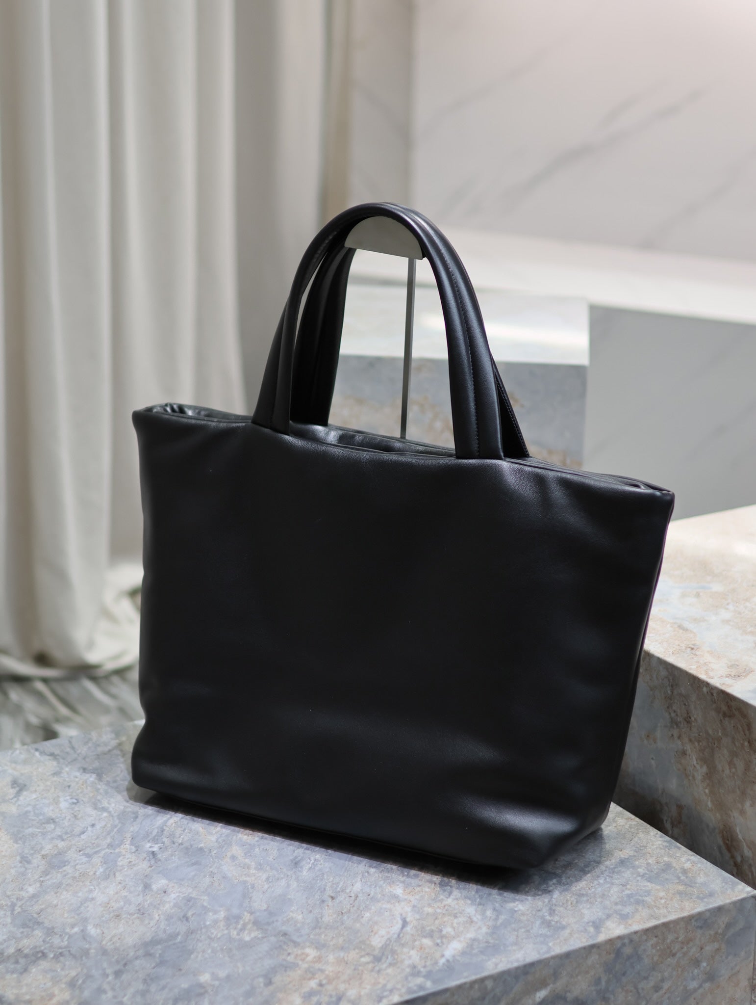 SAINT LAURENT TOTE BAG 50 IN BLACK CALFSKIN WITH EMBOSSED LOGO