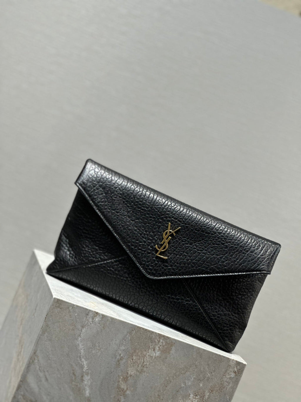 SAINT LAURENT ENVELOPE CLUTCH 29 IN BLACK LAMBSKIN COPPER LOGO