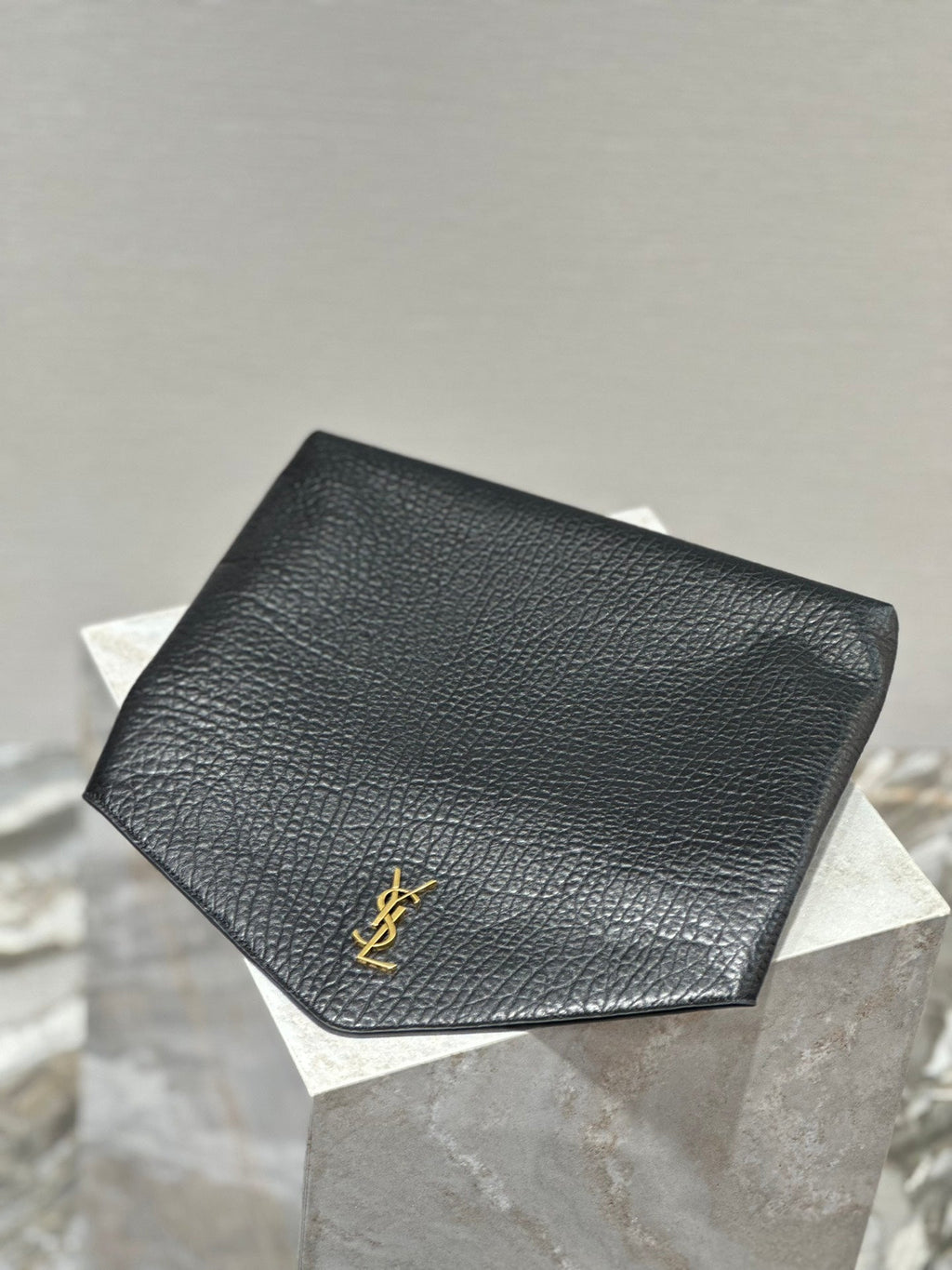 SAINT LAURENT ENVELOPE CLUTCH 29 IN BLACK LAMBSKIN COPPER LOGO