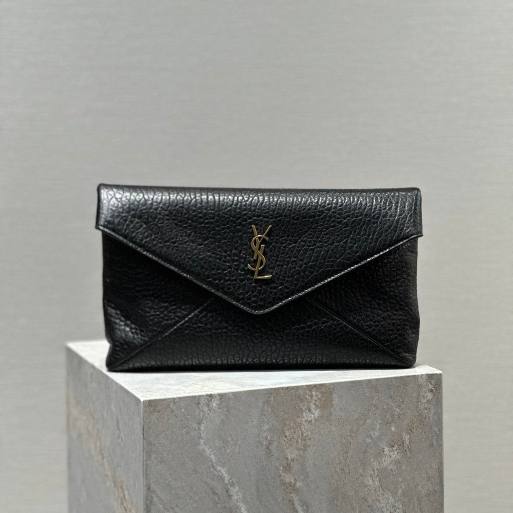 SAINT LAURENT ENVELOPE CLUTCH 29 IN BLACK LAMBSKIN COPPER LOGO