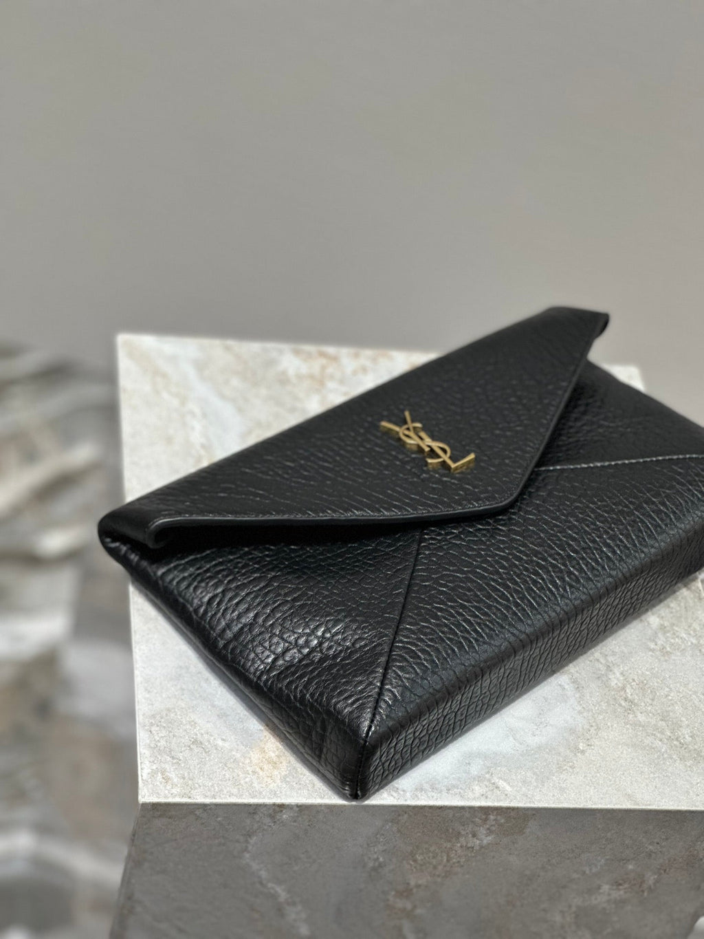 SAINT LAURENT ENVELOPE CLUTCH 29 IN BLACK LAMBSKIN COPPER LOGO