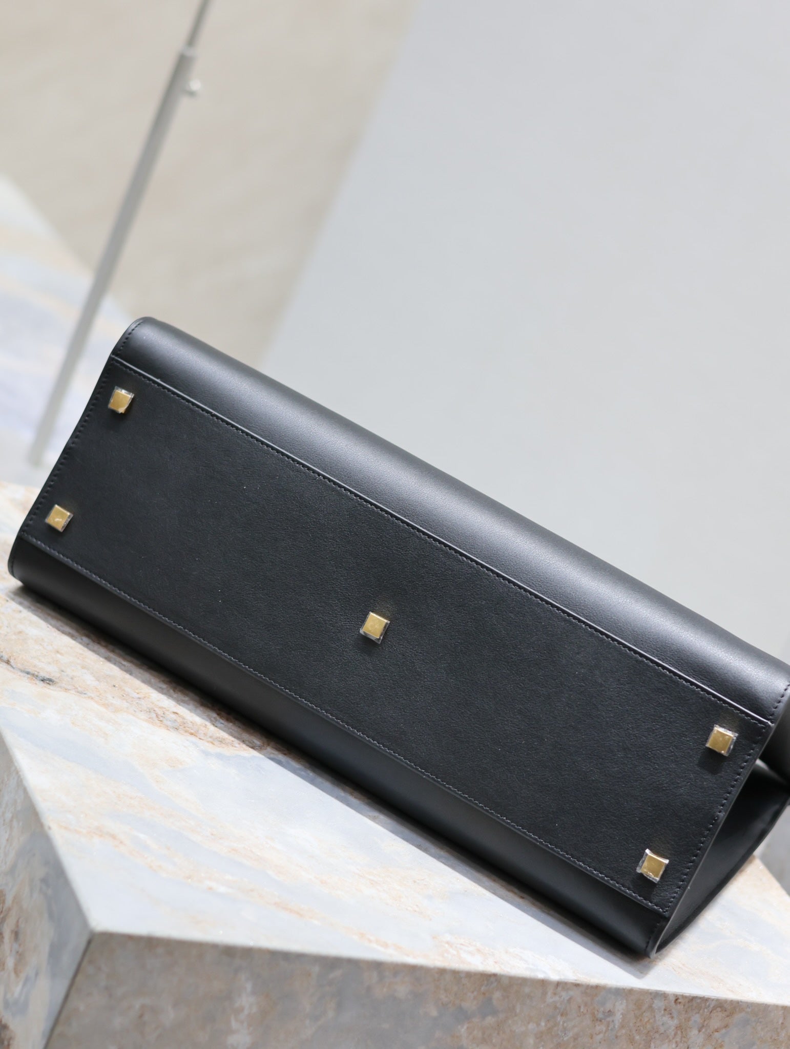 SAINT LAURENT MANHATTAN SHOPPING BAG 40 IN BLACK SMOOTH LAMBSKIN GOLD BUCKLE