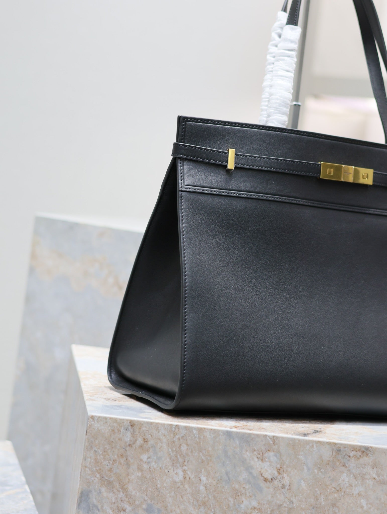 SAINT LAURENT MANHATTAN SHOPPING BAG 40 IN BLACK SMOOTH LAMBSKIN GOLD BUCKLE