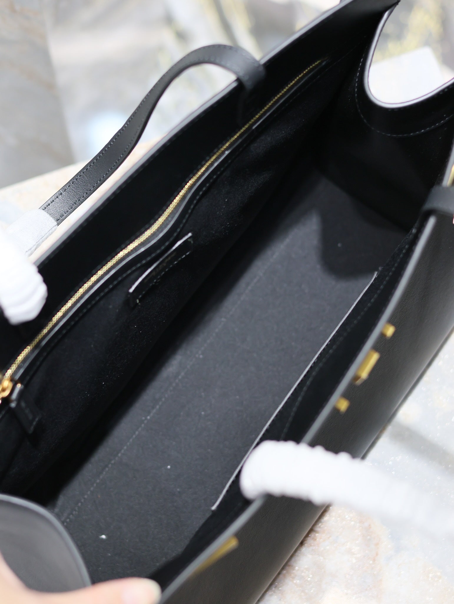 SAINT LAURENT MANHATTAN SHOPPING BAG 40 IN BLACK SMOOTH LAMBSKIN GOLD BUCKLE