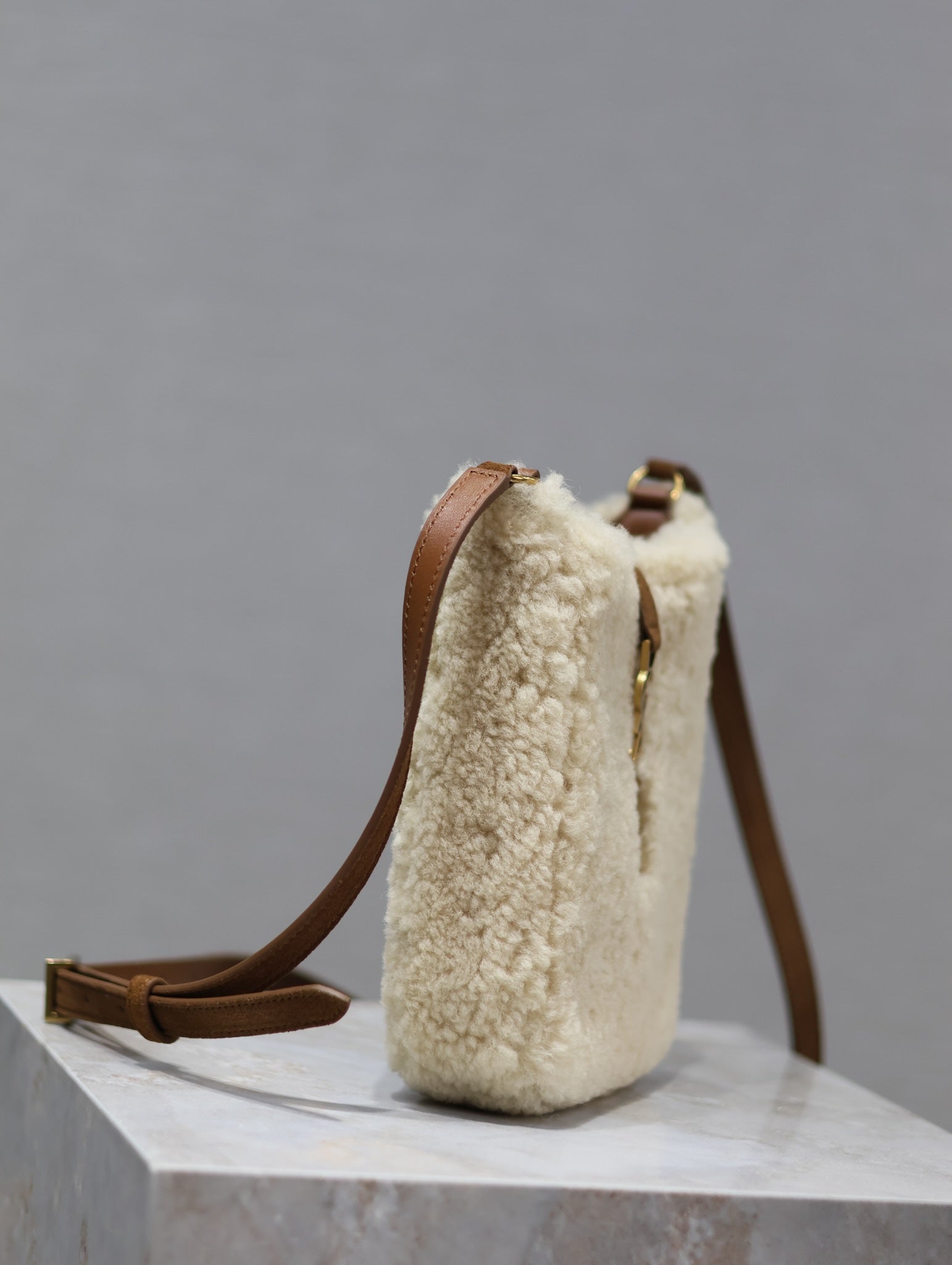SAINT LAURENT LE 5 À 7 HOBO BAG 18 IN CREAM SHEARLING AND BROWN SUEDE TRIM